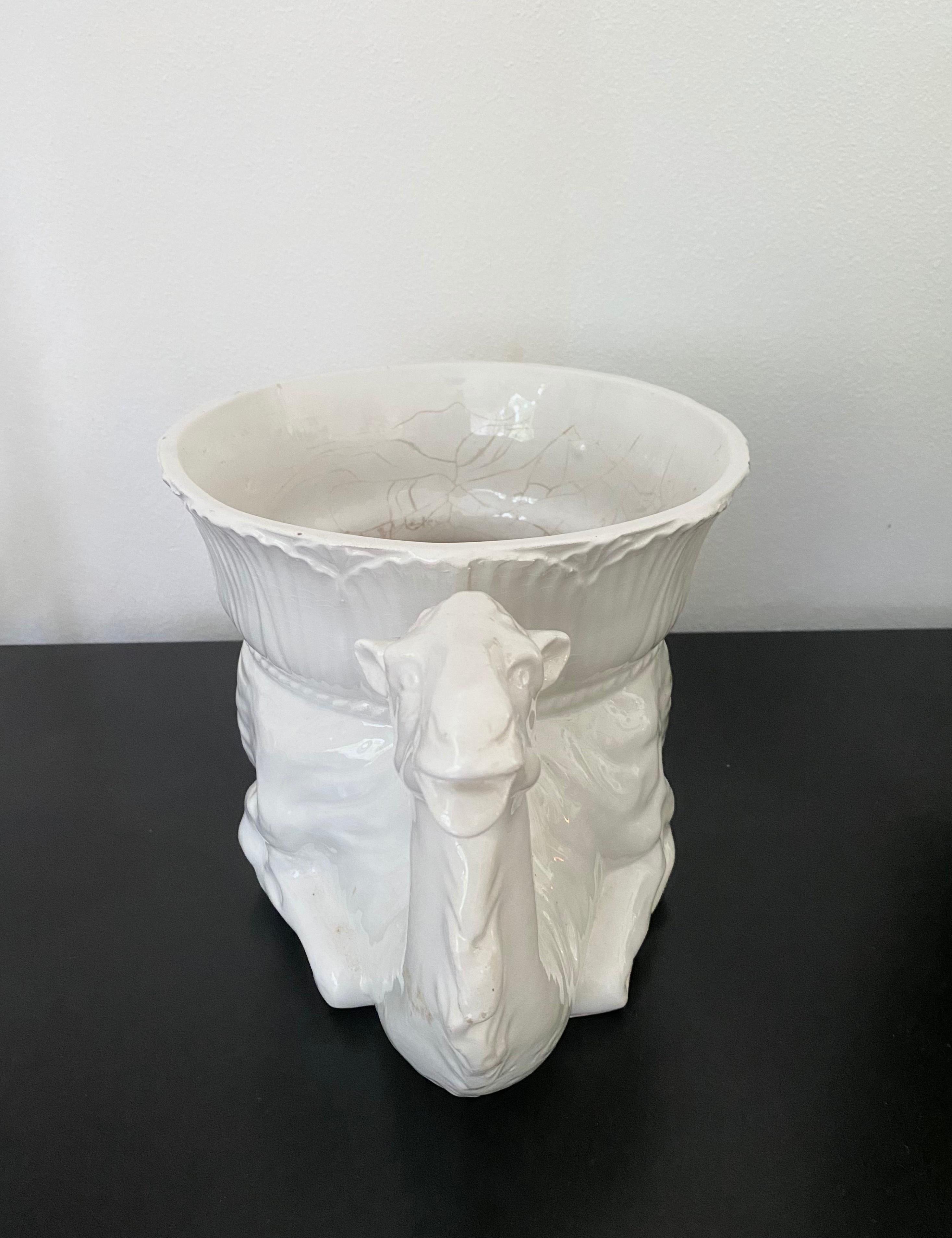 White Italian Ceramic Camel Flowerpot, Planter, Late 20th Century In Good Condition For Sale In Schagen, NL