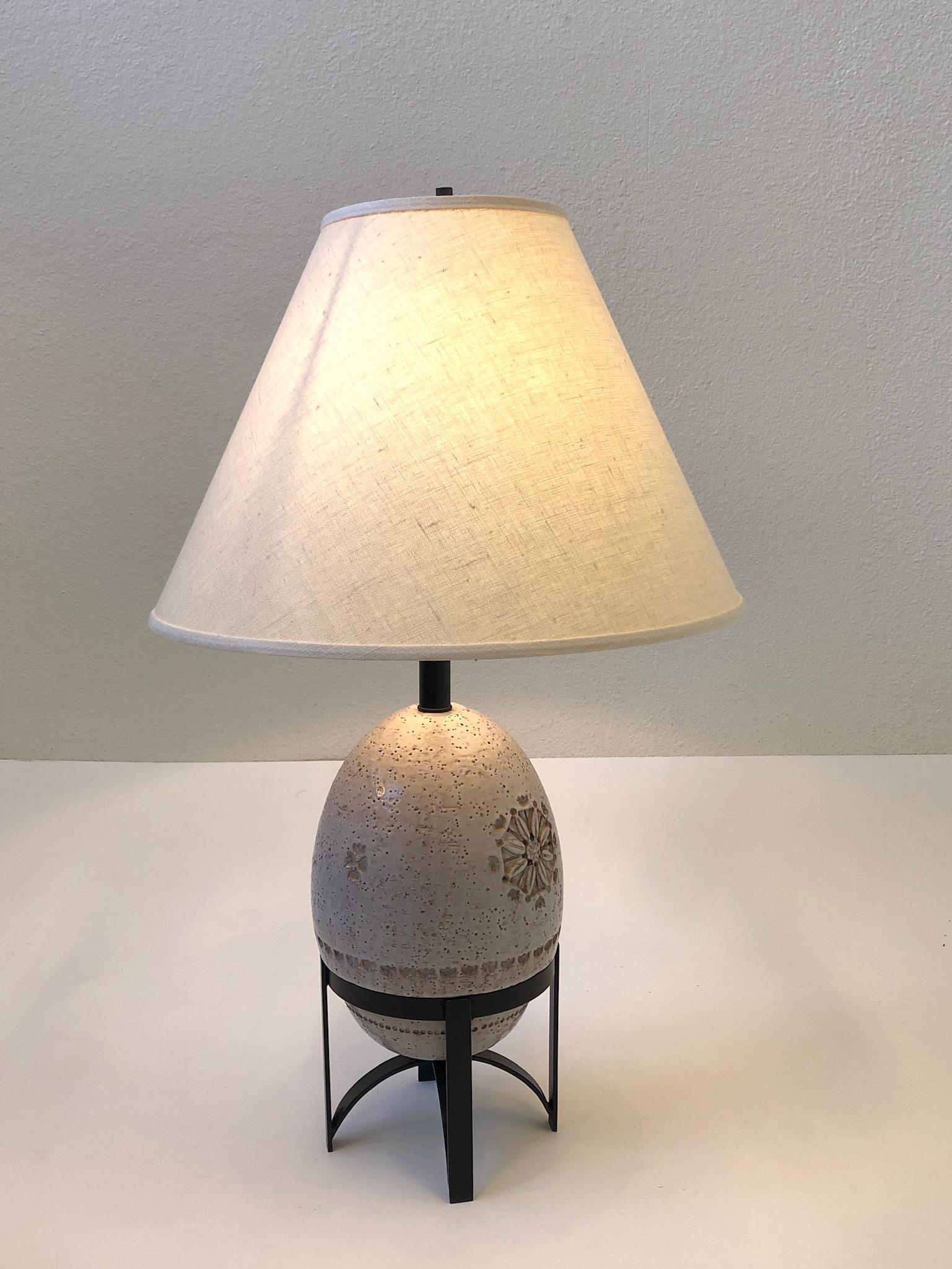 Mid-Century Modern White Italian Ceramic Table Lamp by Bitossi For Sale