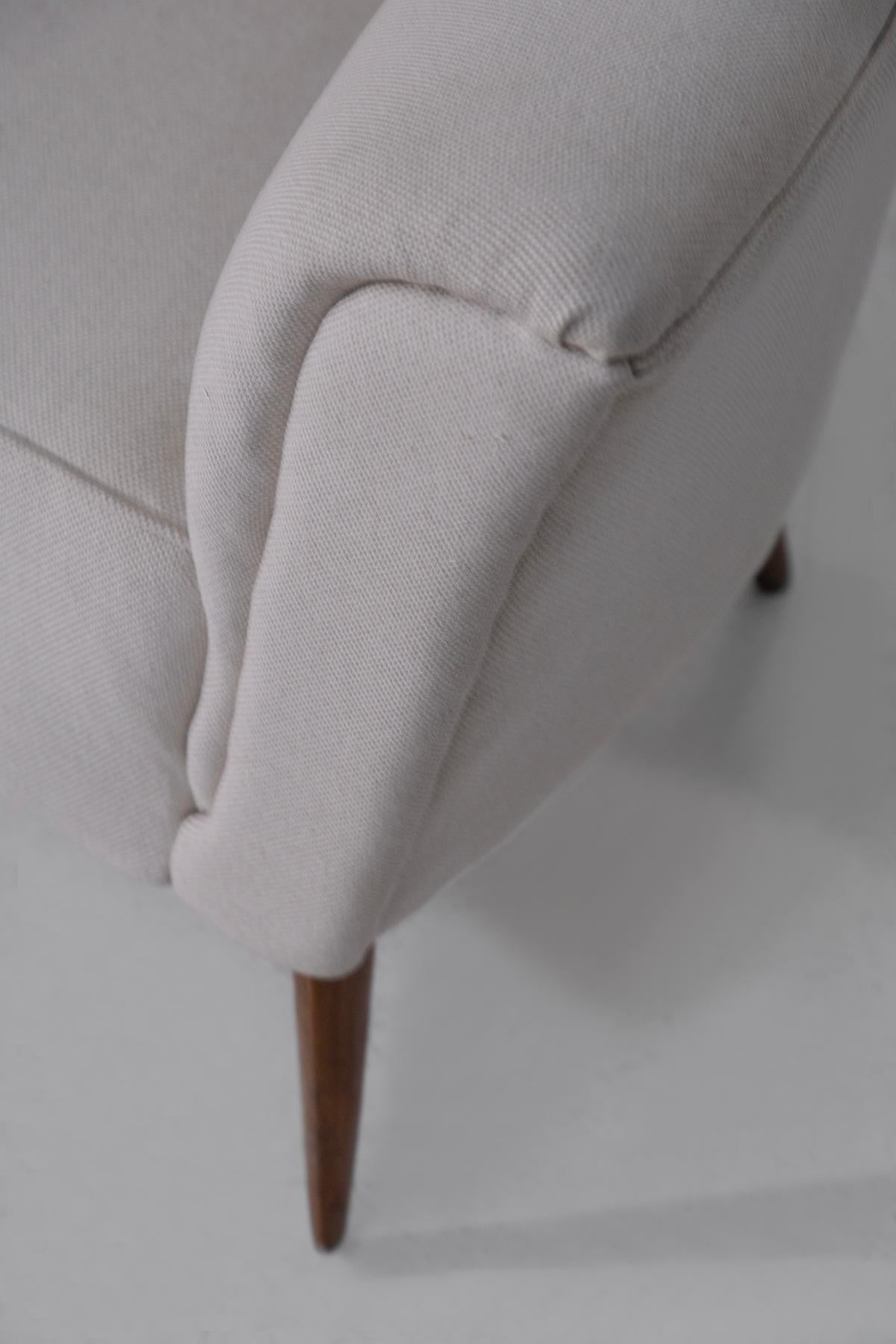 Canapé d'angle italien blanc dans le style de Gio Ponti, retapissé en vente 1