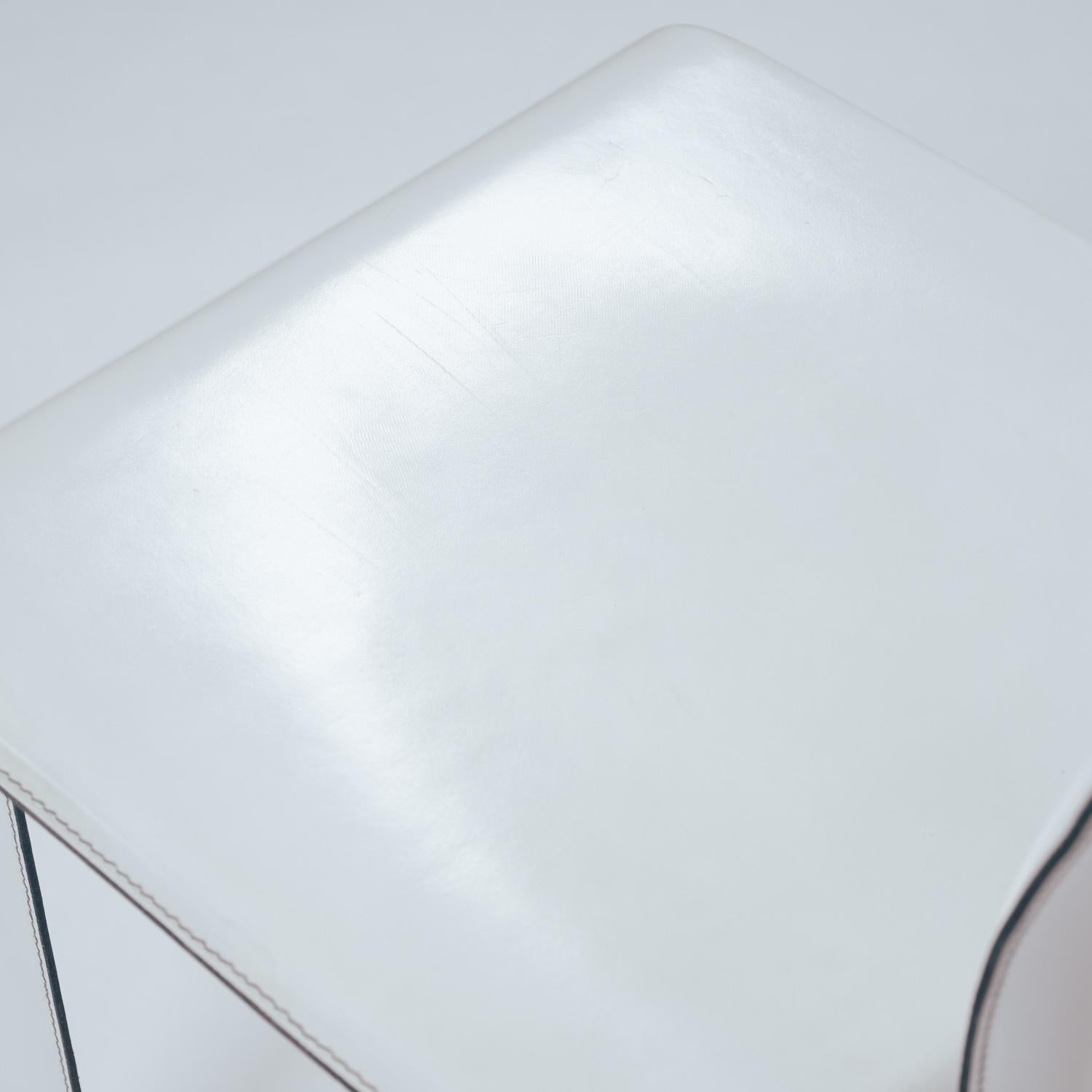Sillas de comedor highback de cuero italiano blanco de Ycami Italia, años 80 en venta 8