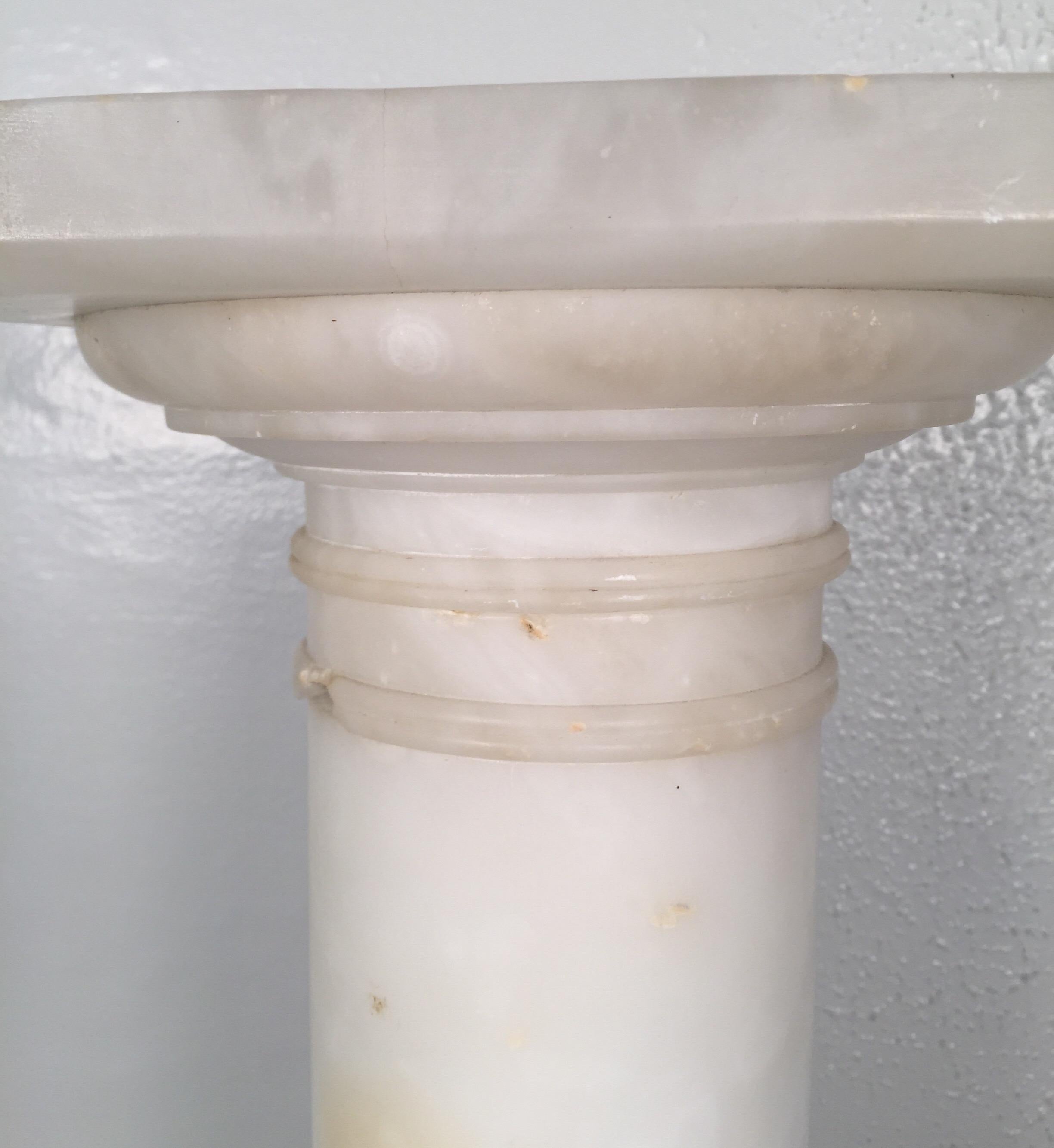 Early 20th Century White Italian Marble Pedestal with Top That Rotates, circa 1900s
