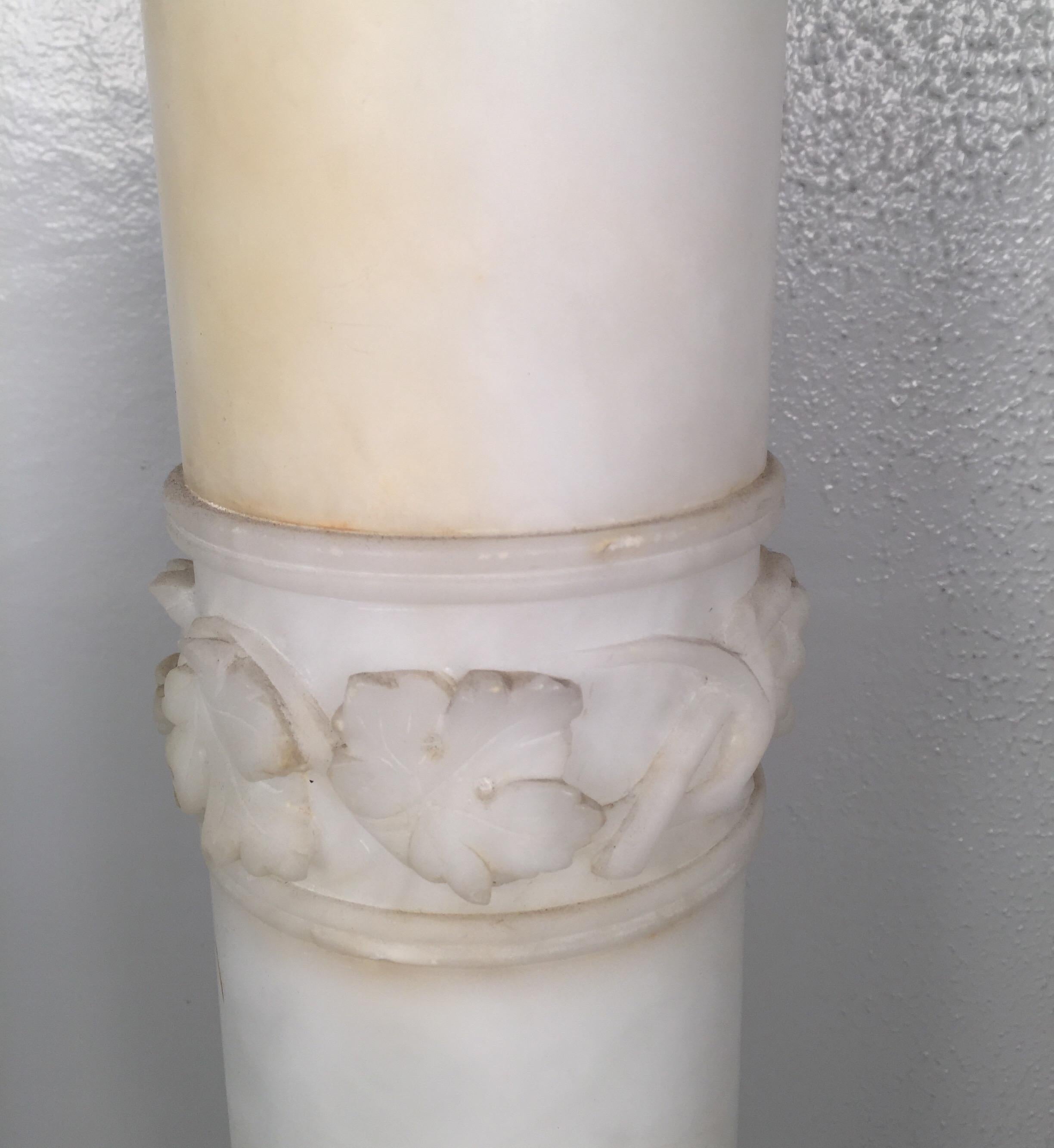 White Italian Marble Pedestal with Top That Rotates, circa 1900s 2