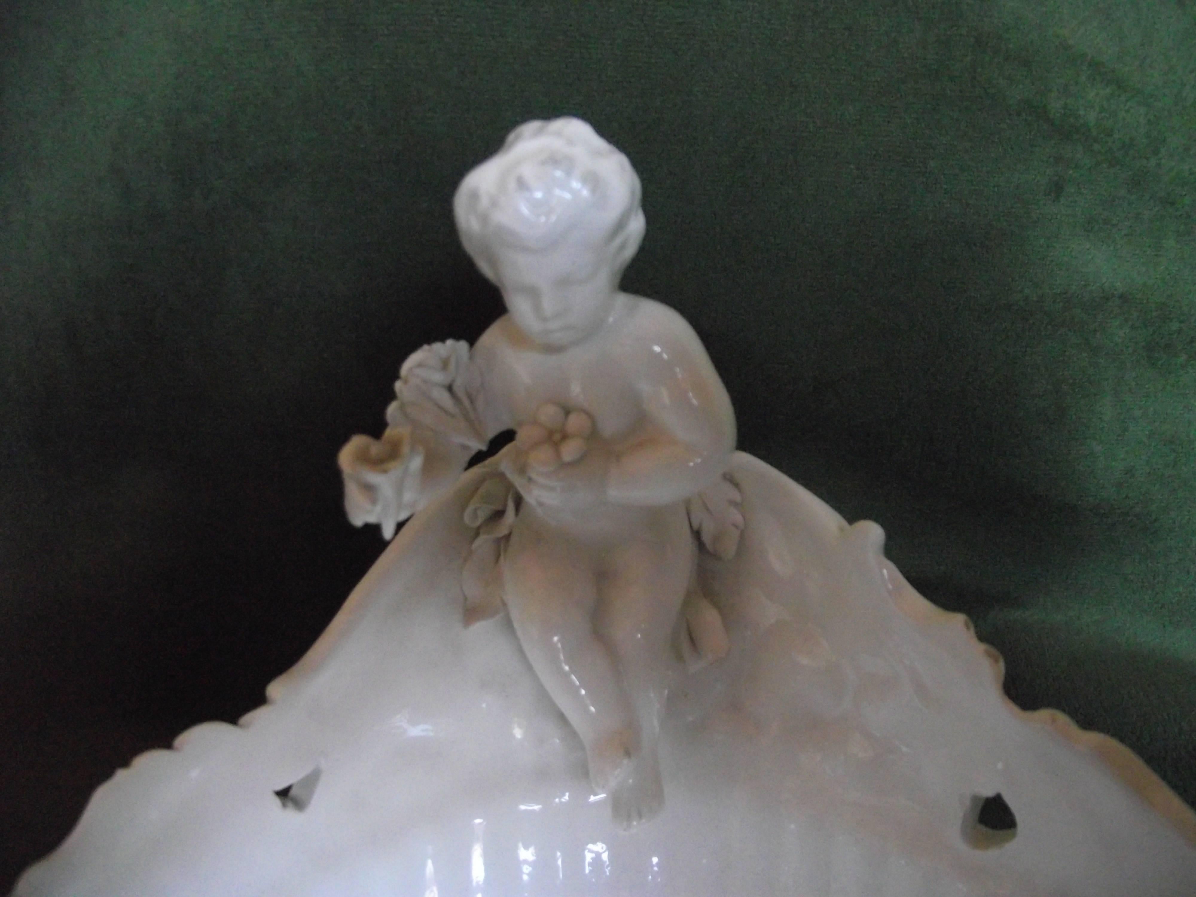 White Italian Porcelain Cherub Centrepiece In Good Condition For Sale In Harrisburg, PA