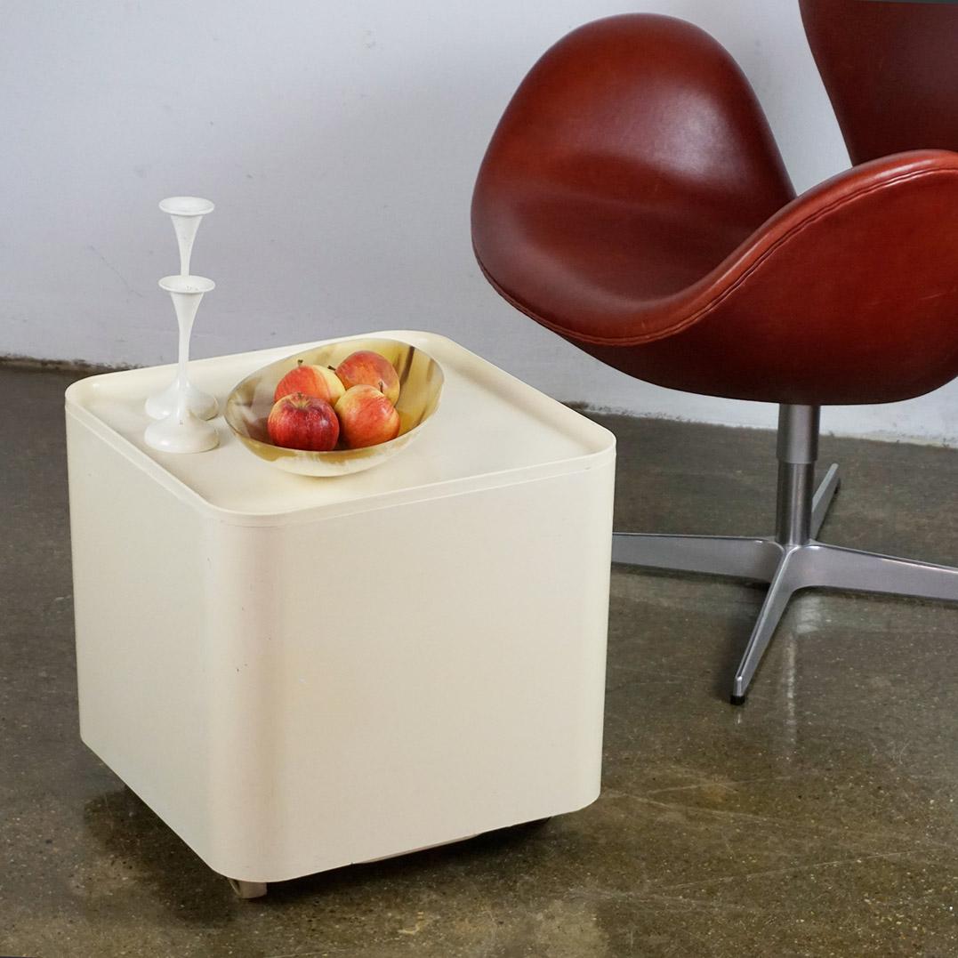 This white Italian Space Age ABS plastic trolley was designed by Marcello Siard for Collezioni Longato Padova Italy and is marked on the underside, Model Name is Dime. Very nice original vintage condition, with only a few signs of wear due to its