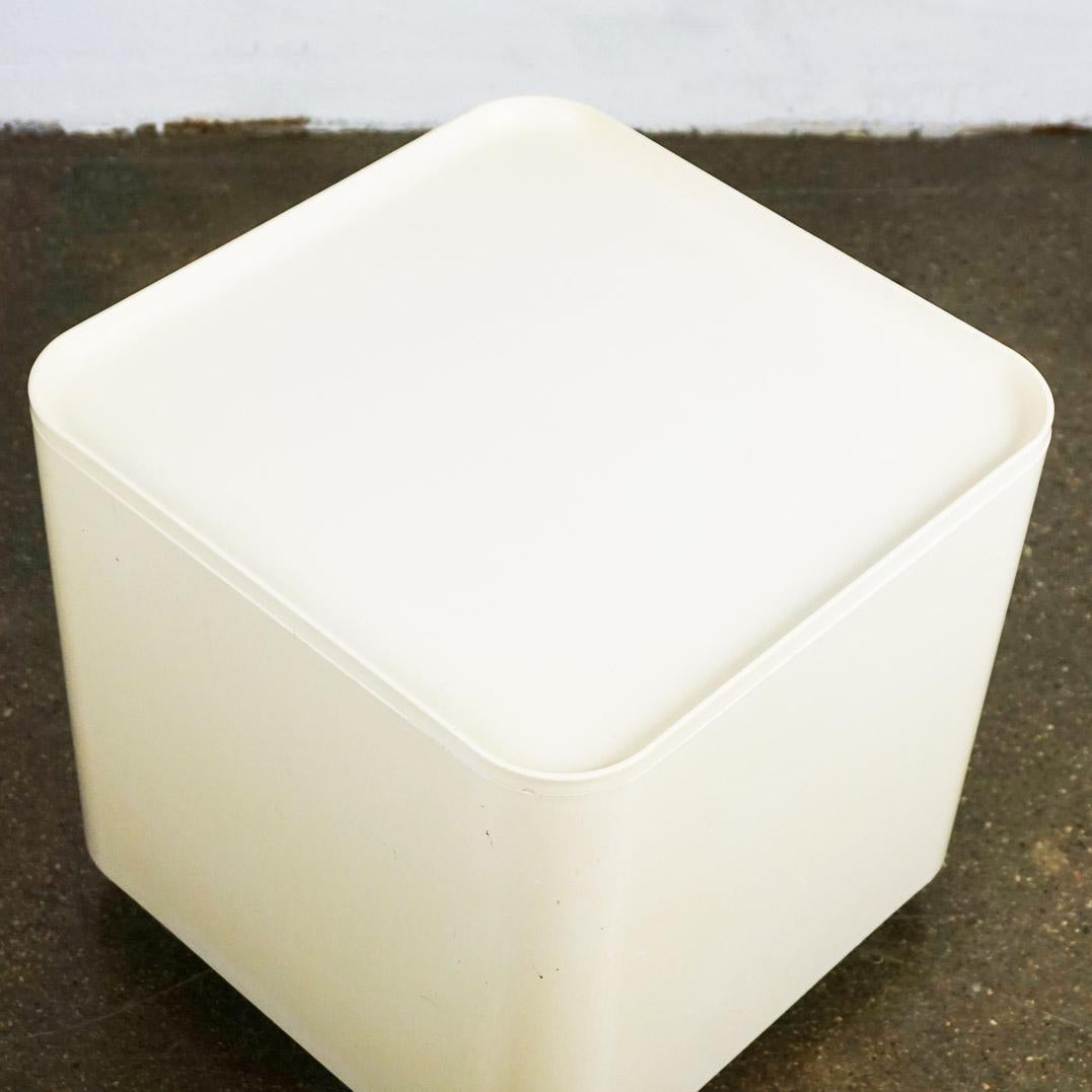Late 20th Century White Italian Space Age Plastic Trolley Dime by Marcello Siard for Coll. Longato For Sale
