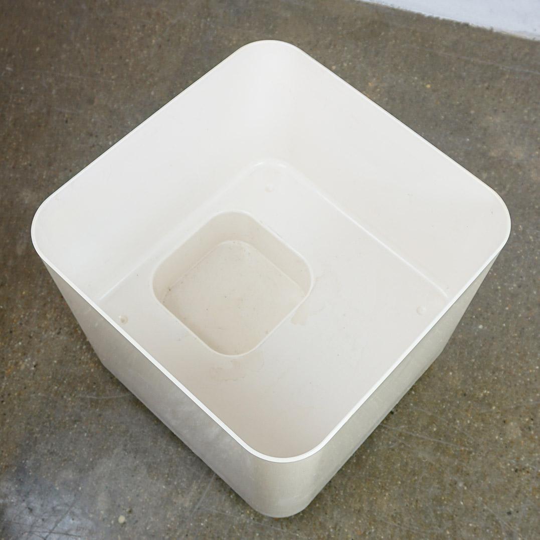 White Italian Space Age Plastic Trolley Dime by Marcello Siard for Coll. Longato For Sale 1