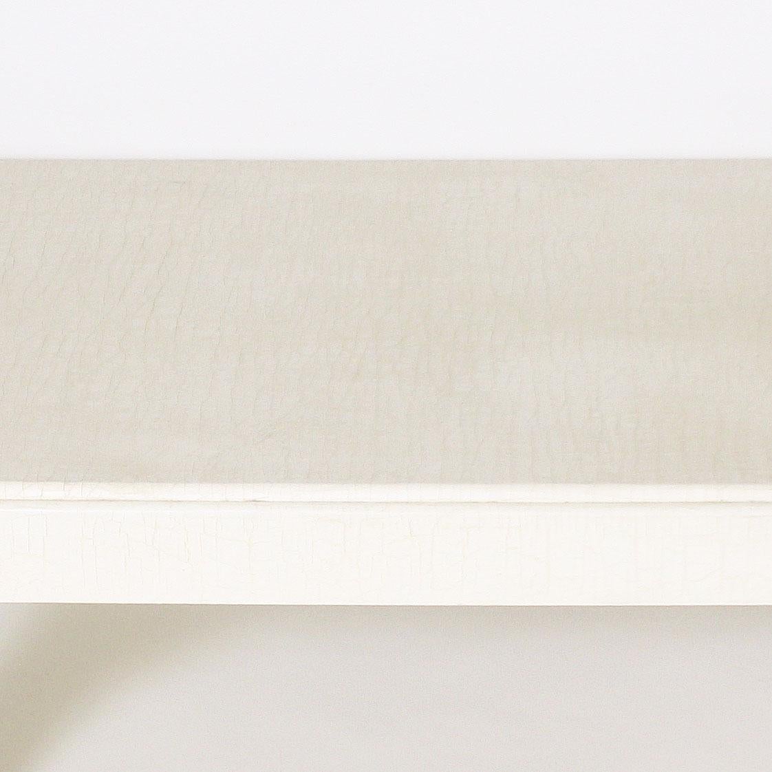 White Ivory Lacquered Crackle Coffee Table, circa 1970 (Moderne der Mitte des Jahrhunderts)