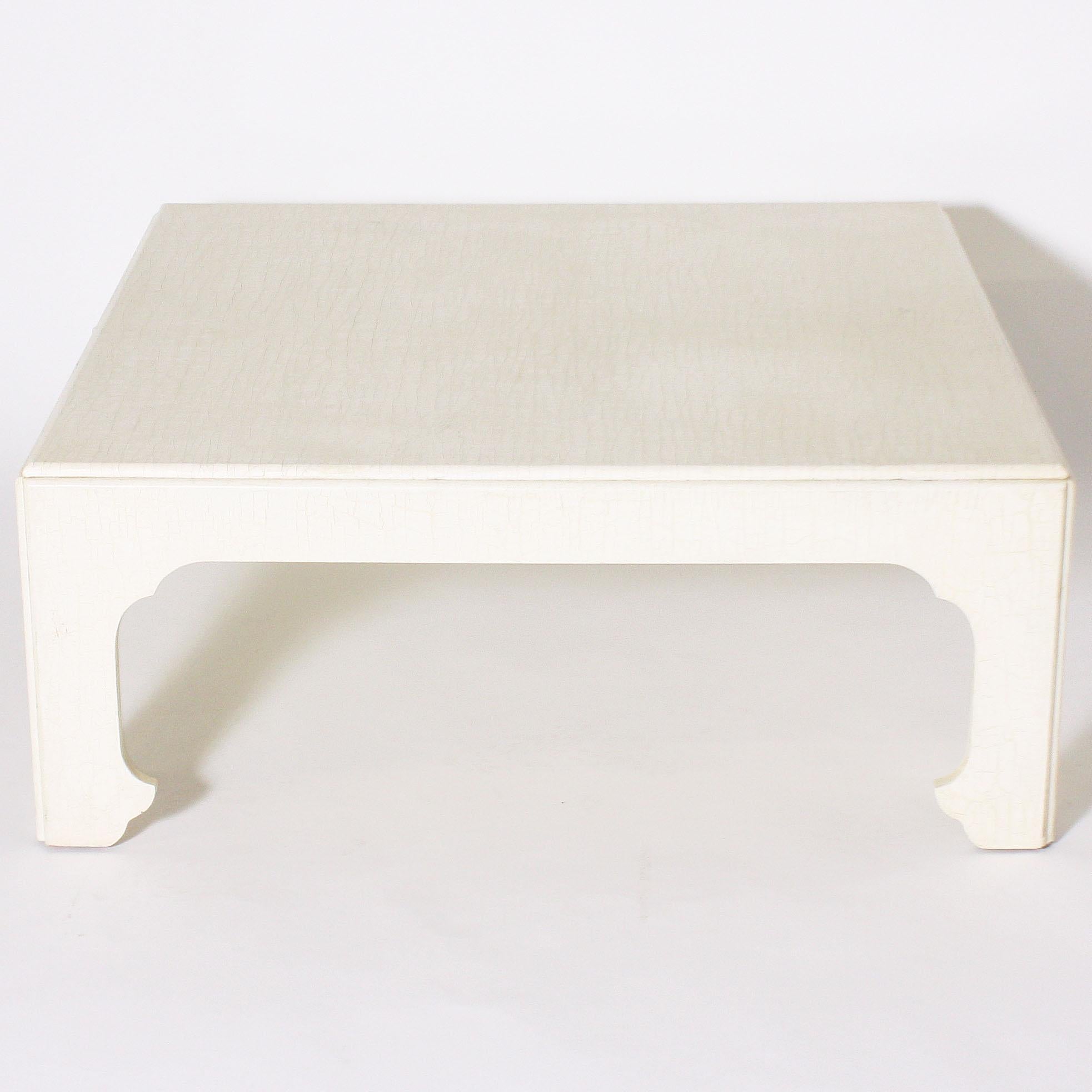 White Ivory Lacquered Crackle Coffee Table, circa 1970 im Zustand „Gut“ in Dallas, TX