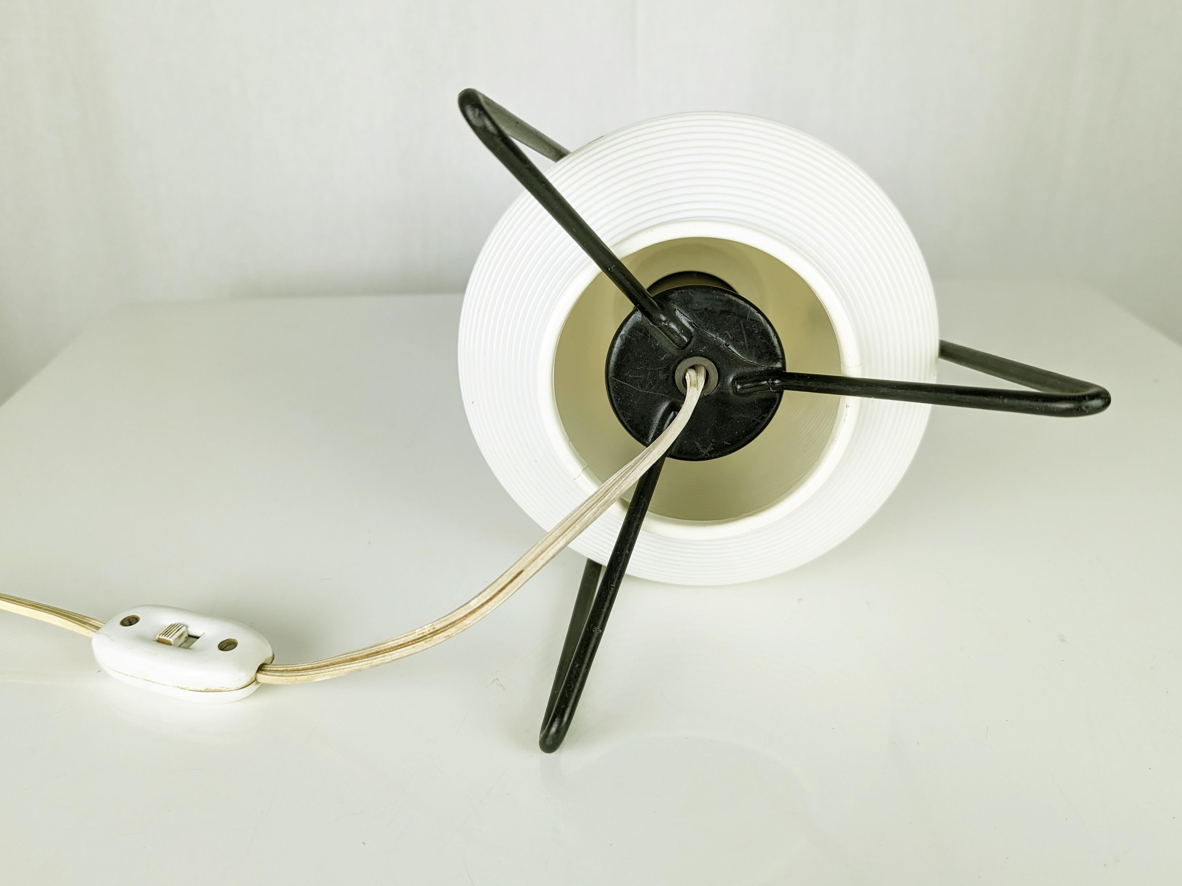 20th Century White ivory plastic & black metal 1960s table lamp For Sale