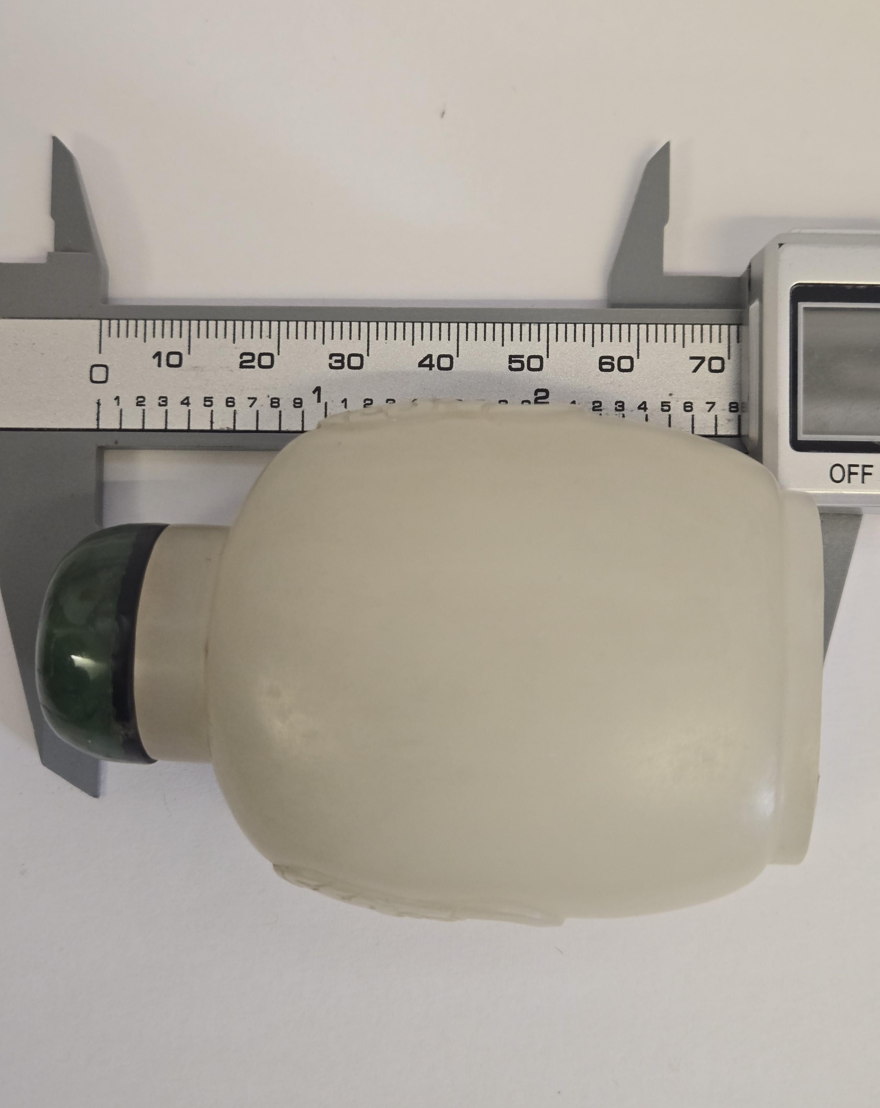 White Jade and Jadeite Snuff Bottle For Sale 7