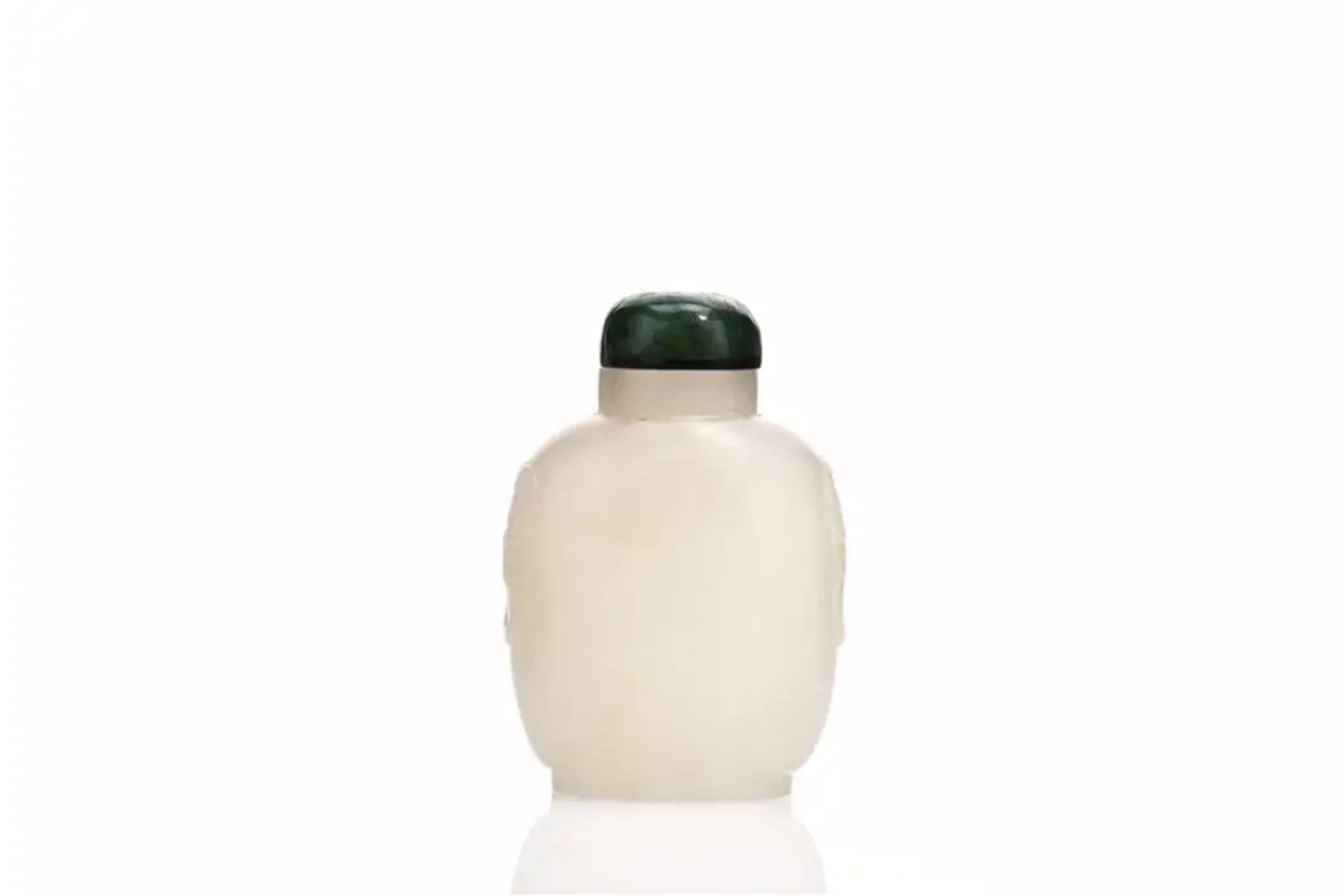 White Jade and Jadeite Snuff Bottle In Good Condition For Sale In Pasadena, CA