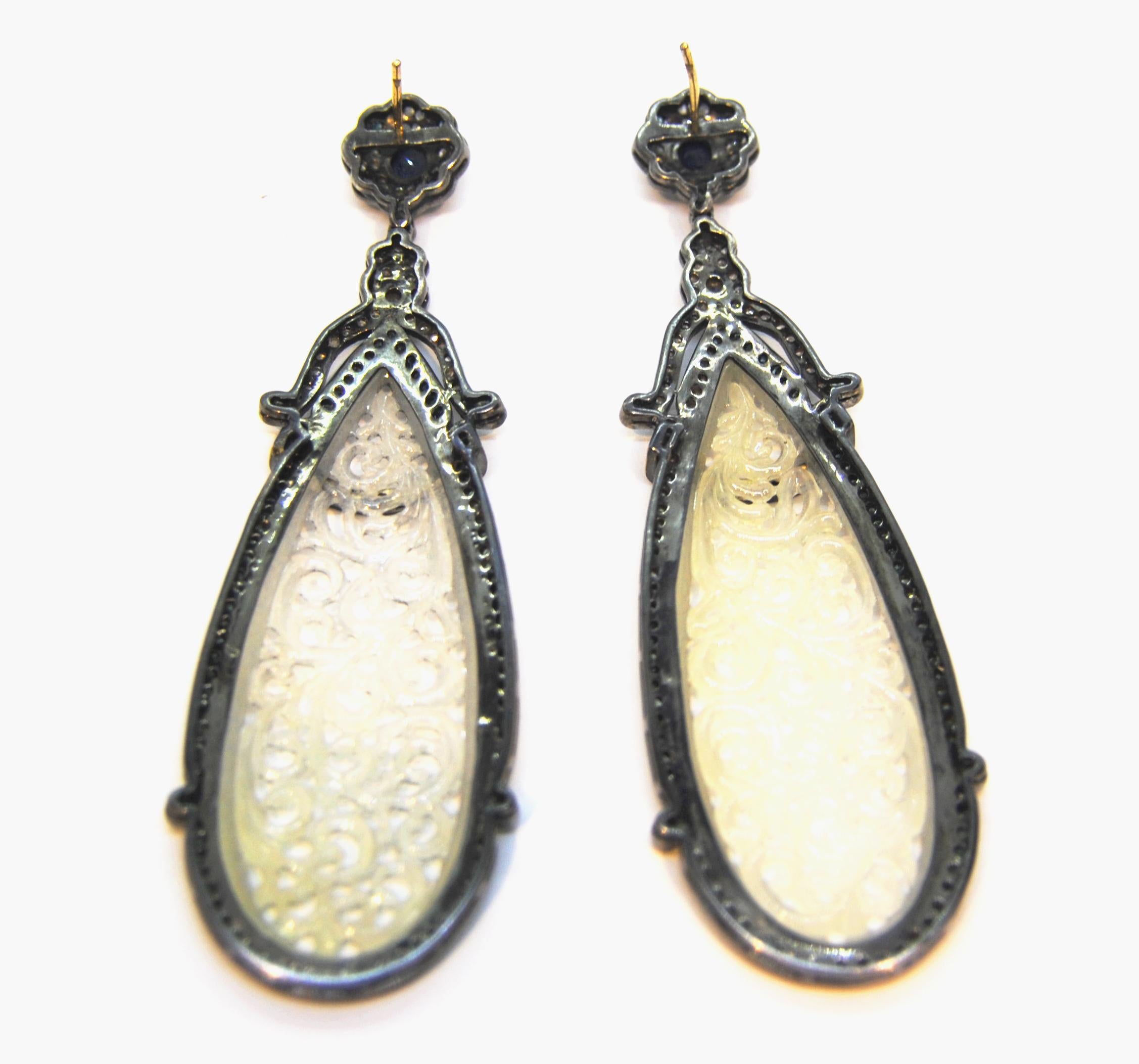 Weiße weiße Jade, Diamant, Saphir in Gold und Silber Kronleuchter-Ohrring (Anglo-indisch) im Angebot
