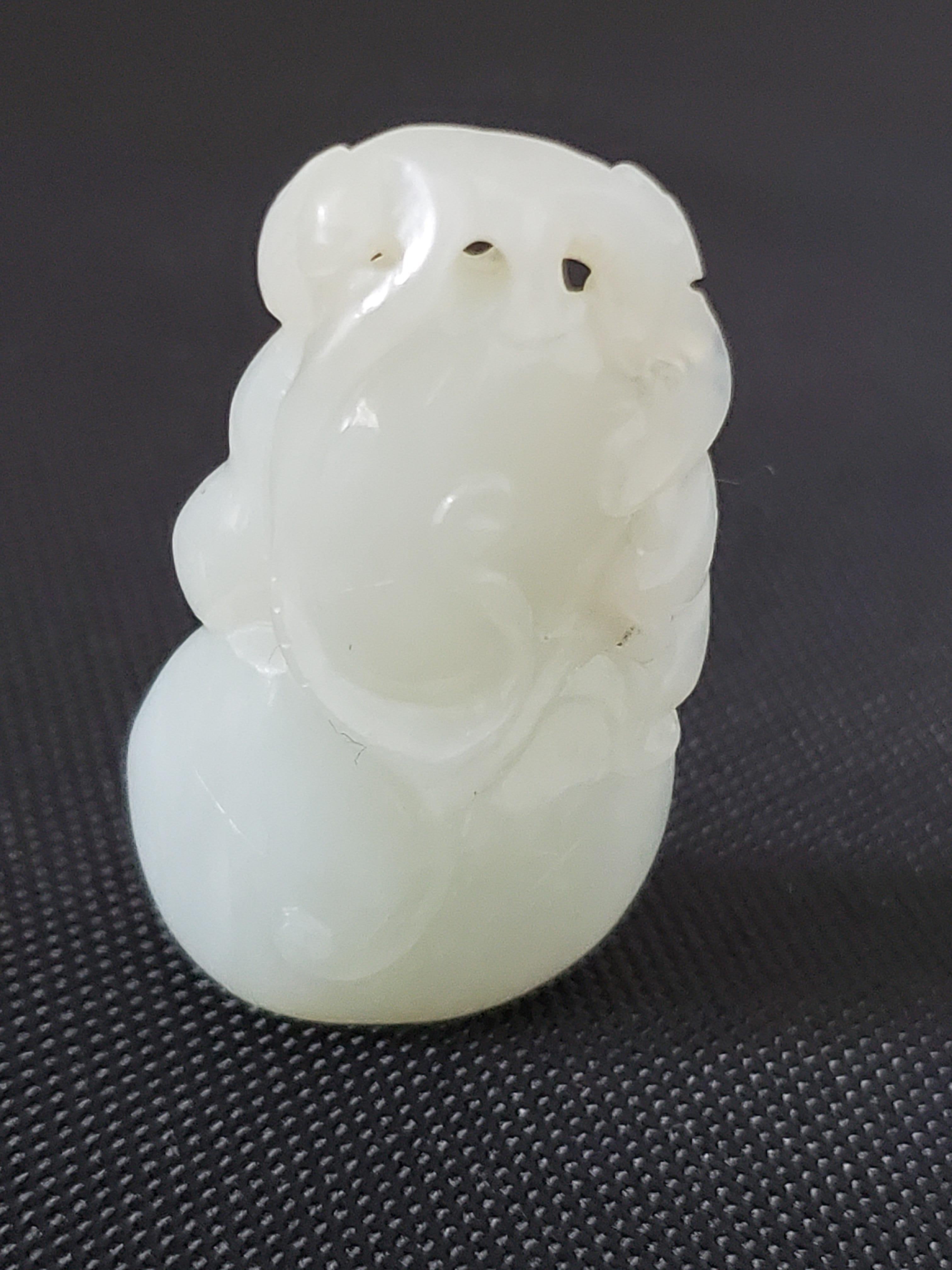 White Jade Double Gourd Pendant, Qing Dynasty For Sale 7
