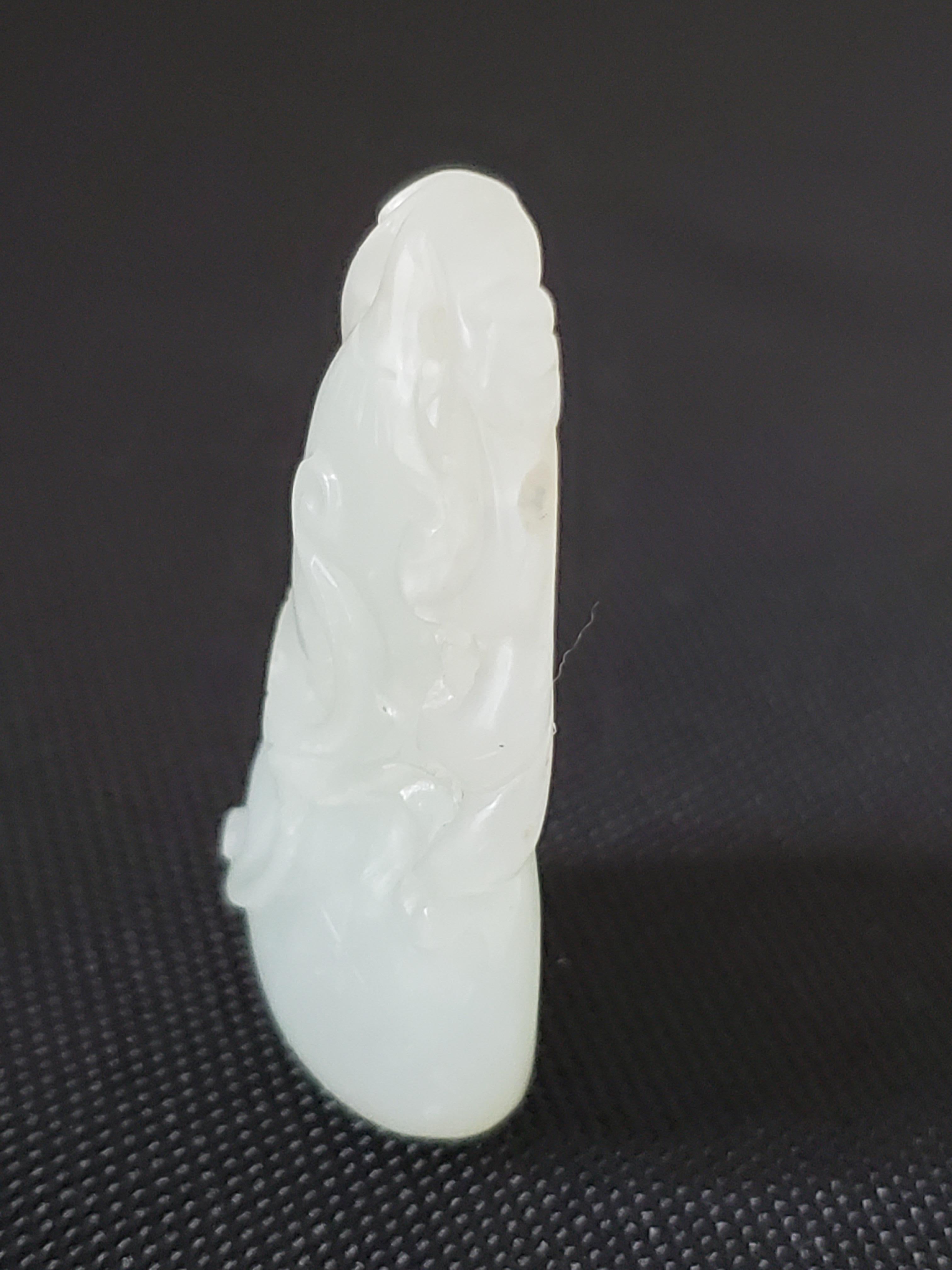 White Jade Double Gourd Pendant, Qing Dynasty For Sale 10