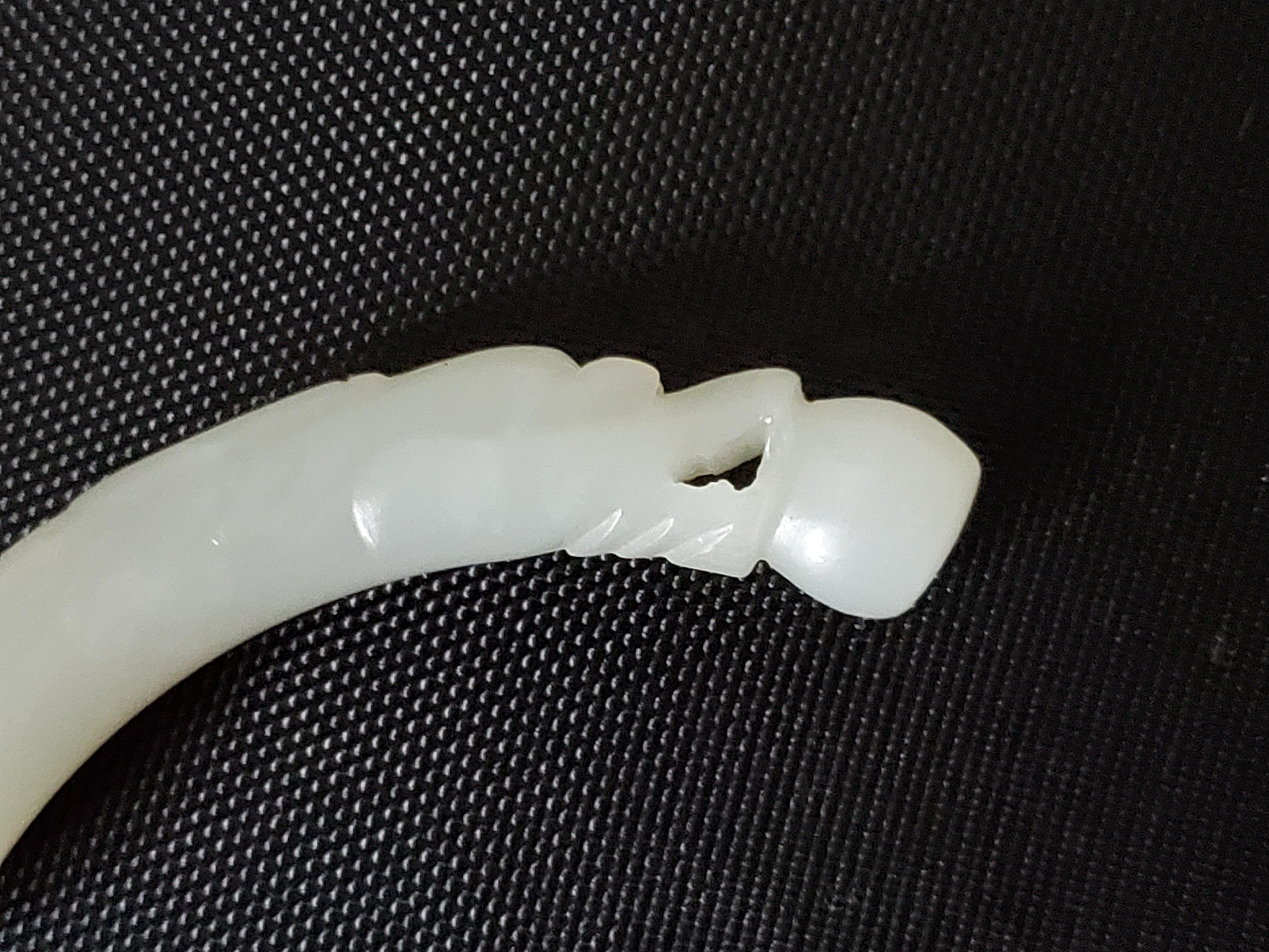 White Jade Dragon with Pearl Pendant, Qing Dynasty For Sale 6