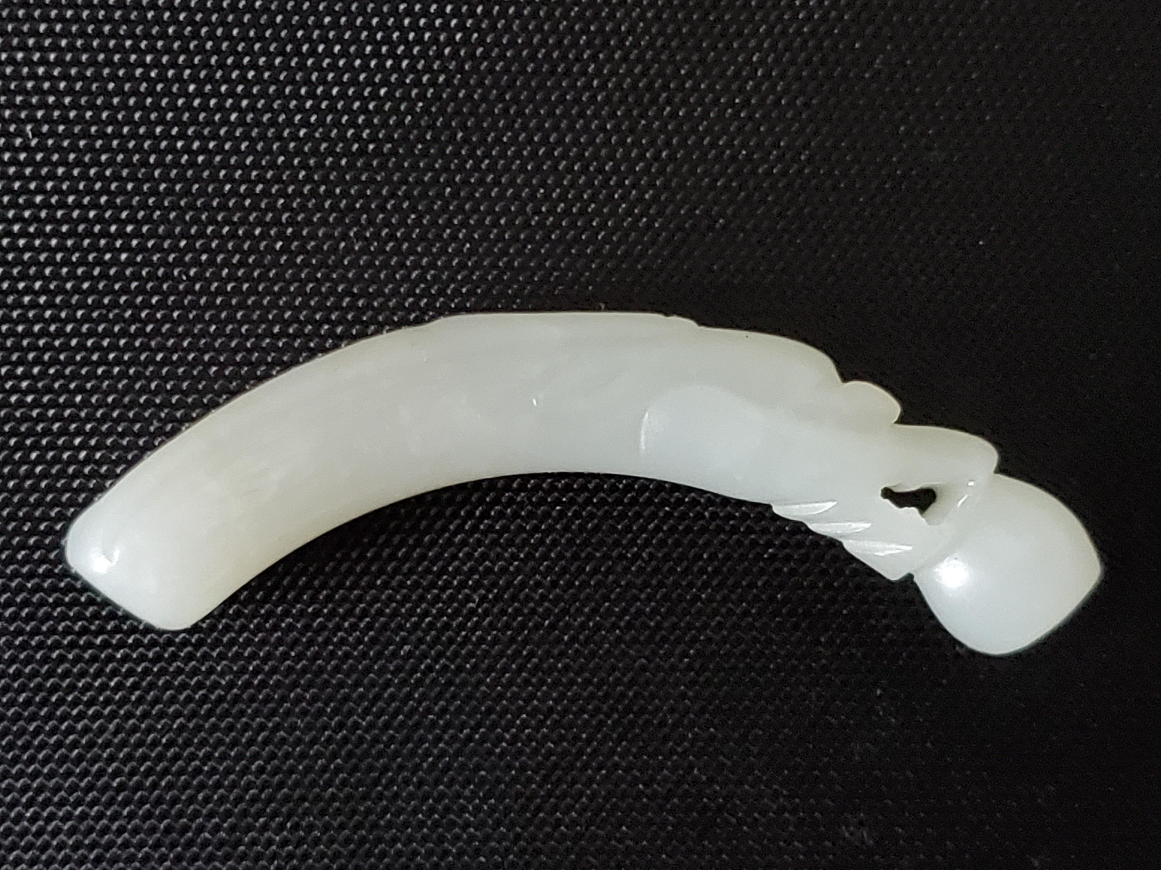 White Jade Dragon with Pearl Pendant, Qing Dynasty For Sale 7