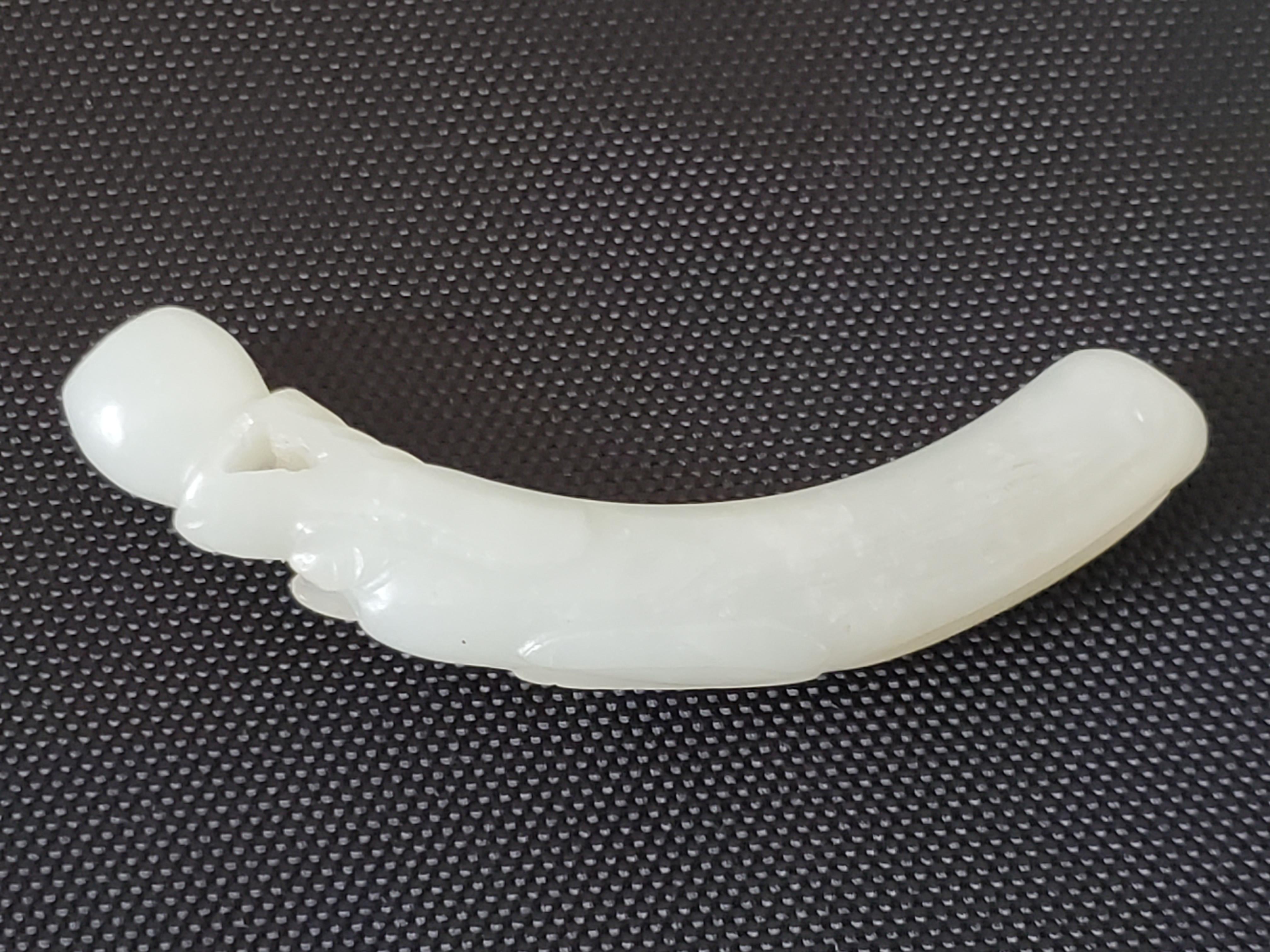 White Jade Dragon with Pearl Pendant, Qing Dynasty For Sale 1