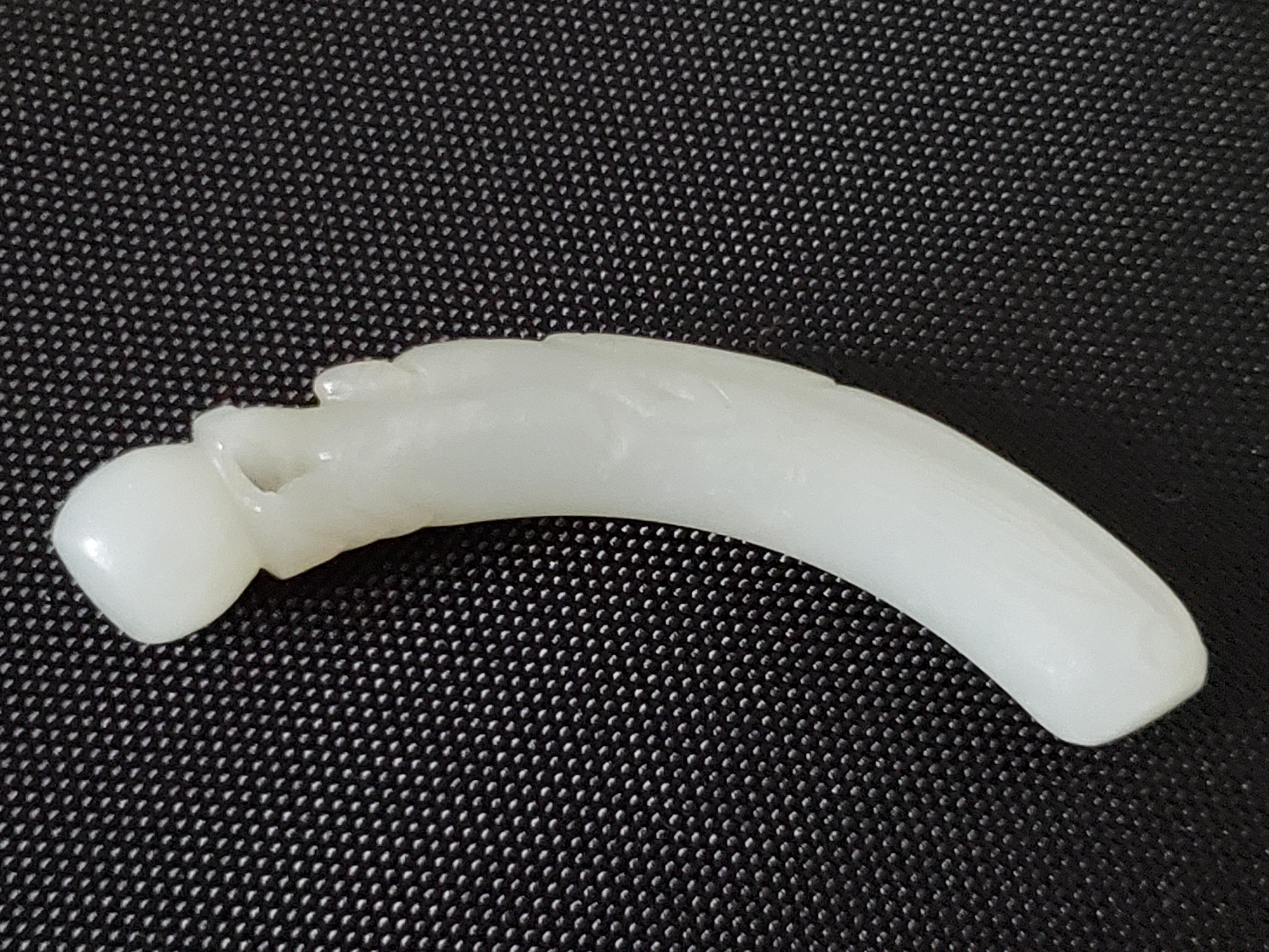 White Jade Dragon with Pearl Pendant, Qing Dynasty For Sale 2