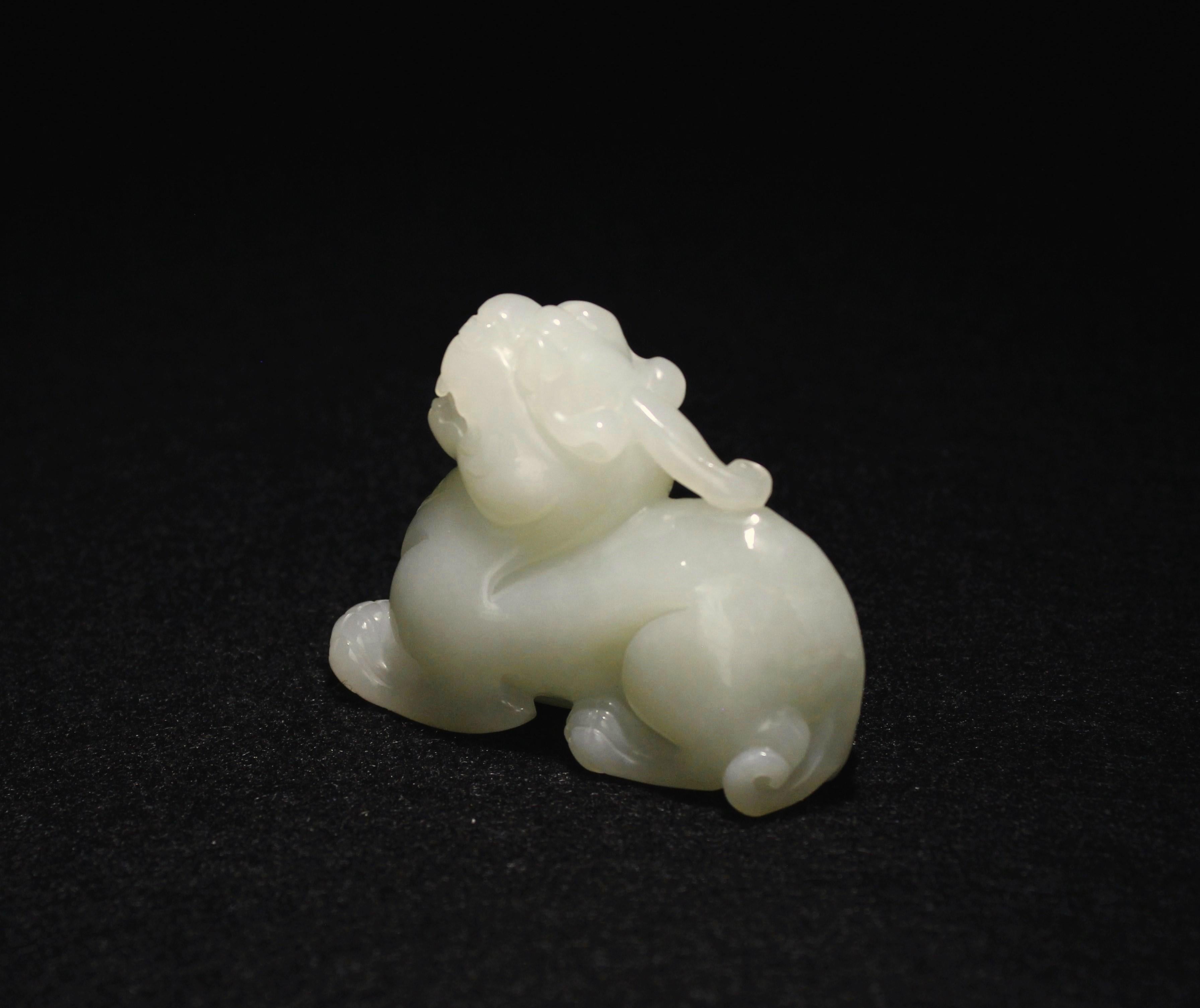 Artisan We the Beast Mythique en Jade Blanc - Unihorn accroupi en vente