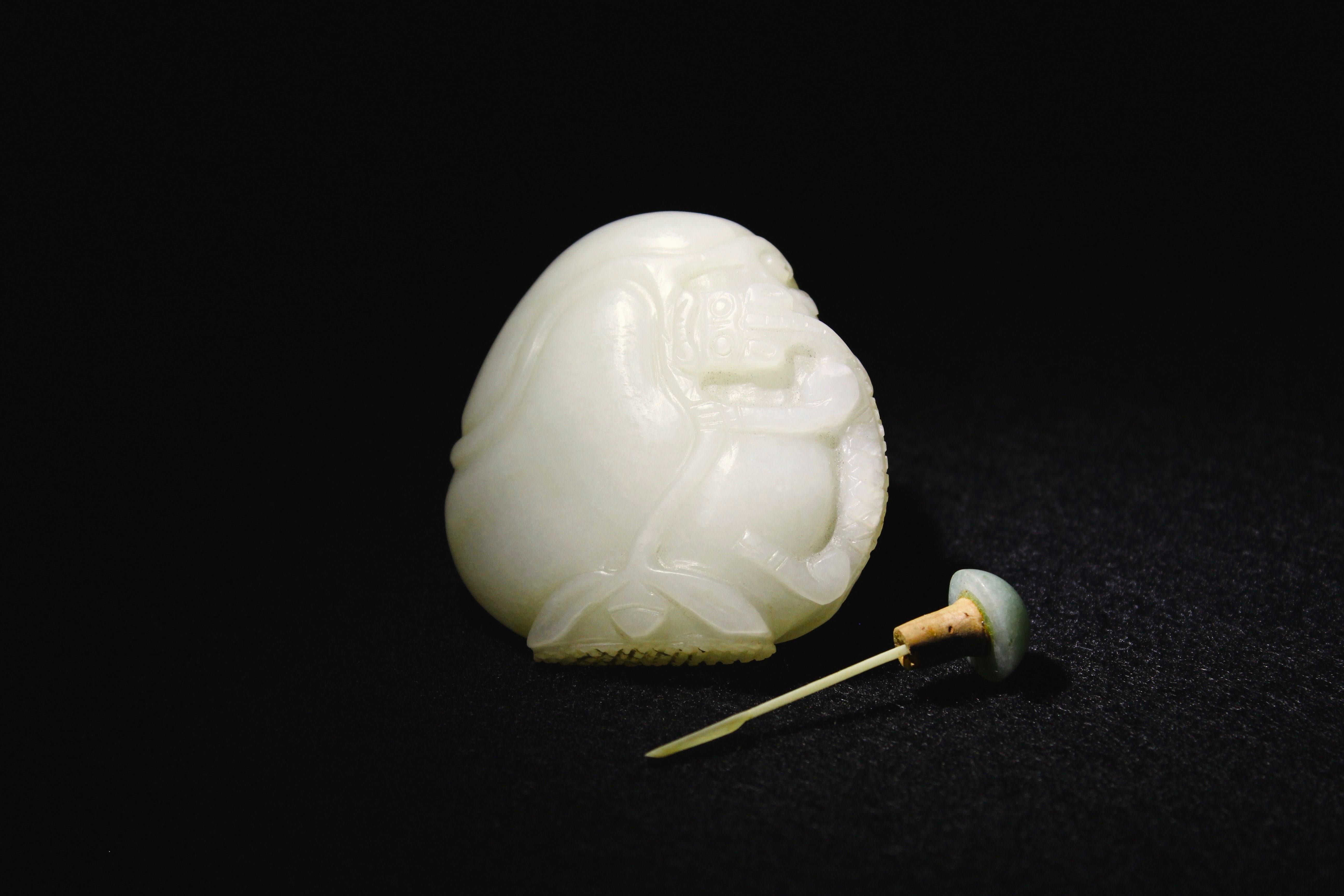 White Jade Snuff Bottle with Chilong & Lotus Motif, Green Jadeite Cap For Sale 5