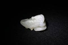 White Jade Three-Legged Toad with Leaves and Fruit