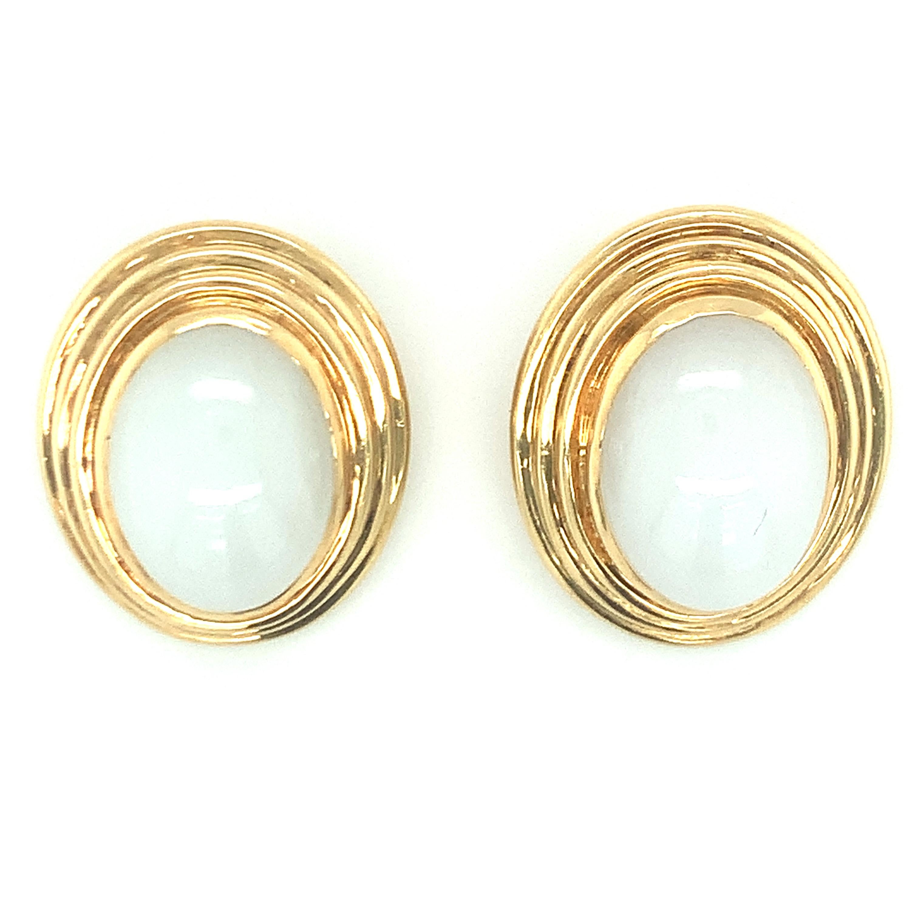 White Jadeite Jade 18K Gold Earclips by Gumps In Good Condition For Sale In Beverly Hills, CA