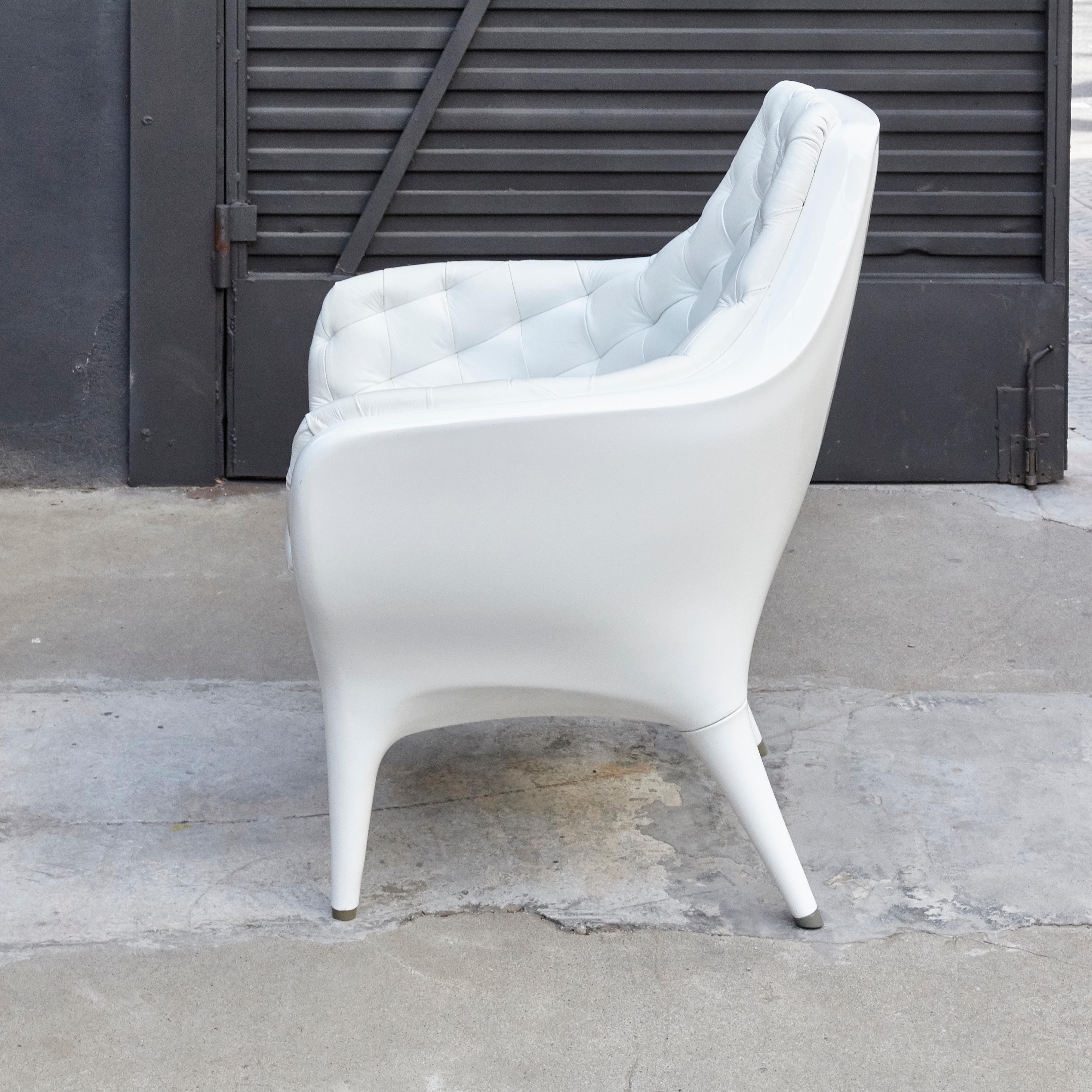 White Jaime Hayon Contemporary Showtime Armchair Lacquered In Good Condition For Sale In Barcelona, Barcelona