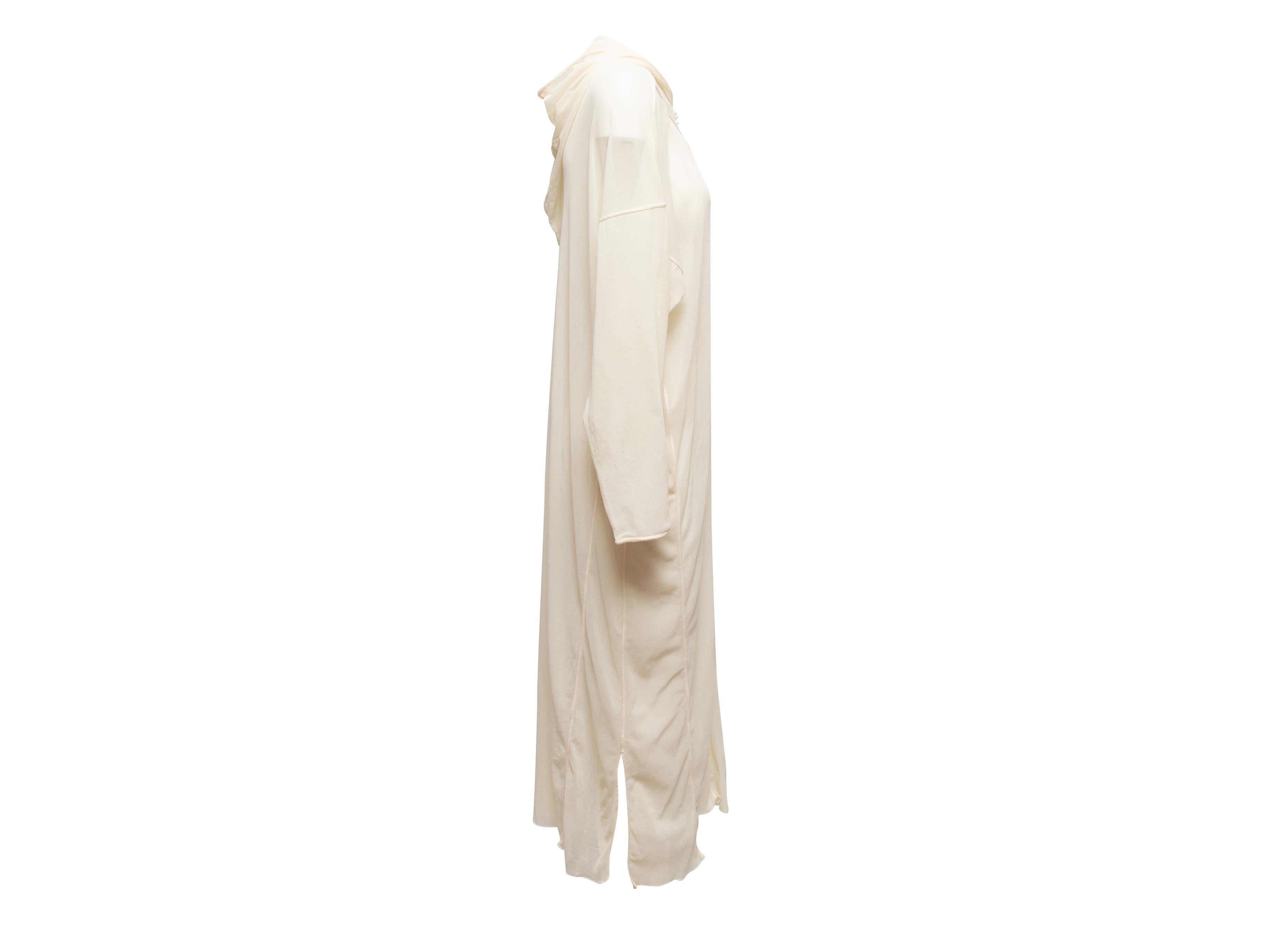 Détails du produit : Robe-couverture à capuche en maille blanche par Jean Paul Gaultier Soleil. Trou de serrure au niveau du buste. Manches longues. Poitrine 46