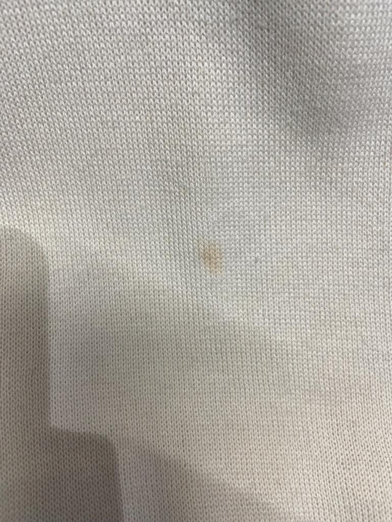 Robe de cocktail en jersey blanc avec encolure et dos perlés (années 1980) en vente 2