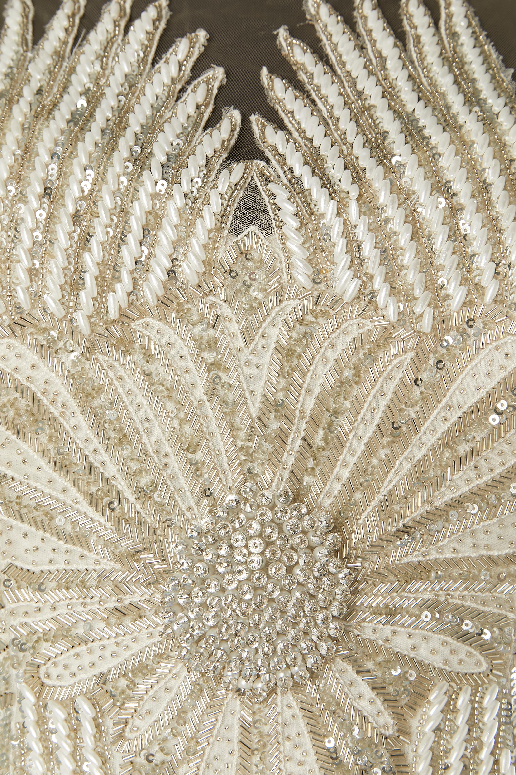 Weißes Abendkleid aus Jersey mit Perlenstickerei Gai Mattiolo Roter Teppich NEU (Grau) im Angebot