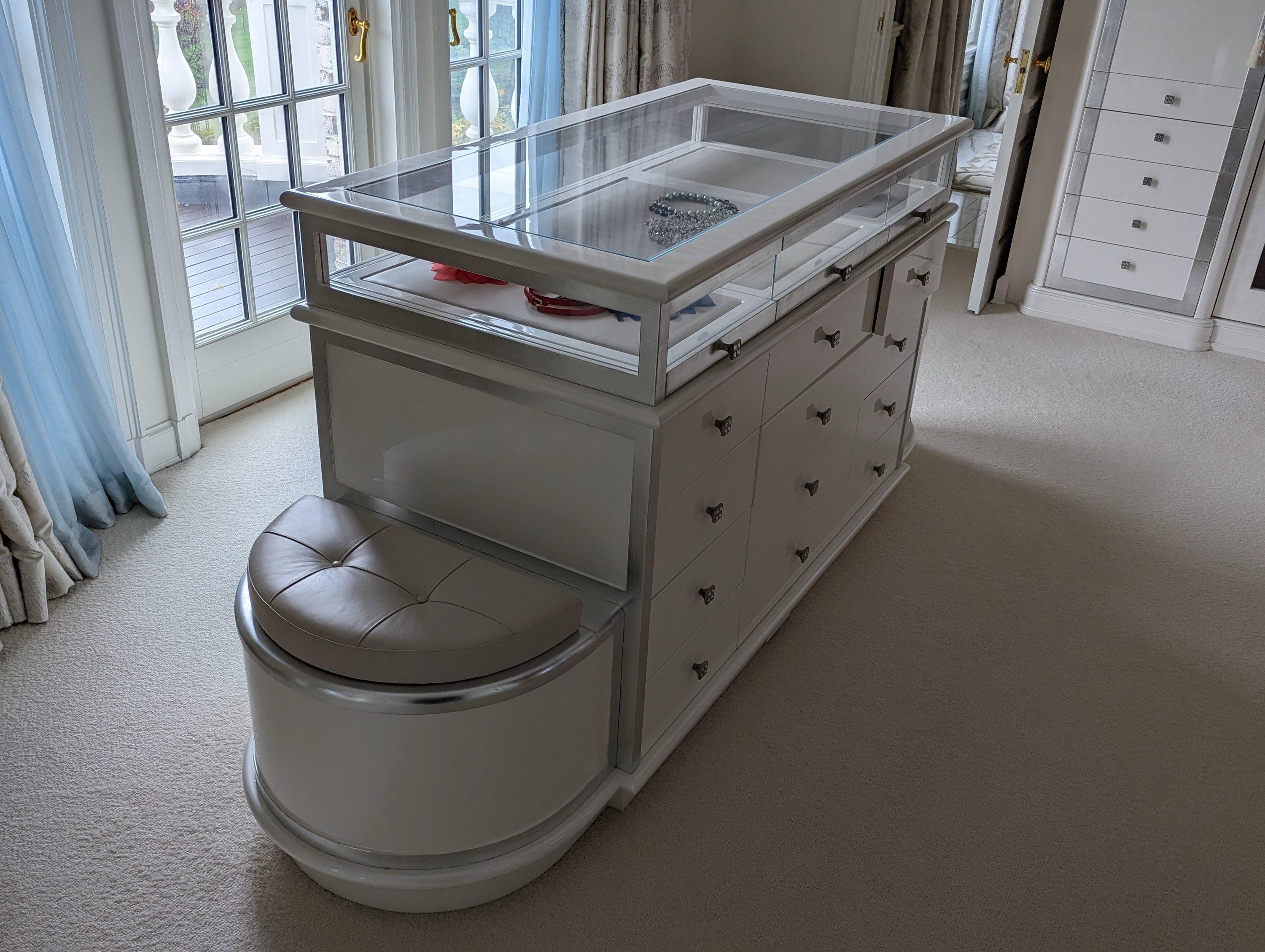 Weiß Schmuck Vitrine Lagerung Insel Schubladen Sitze Lights im Angebot 14