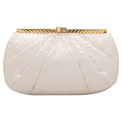 Pochette in pelle di serpente Judith Leiber bianca