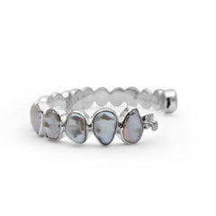 Pulsera mediana abierta y cerrada de perlas blancas de Keshi en plata de ley