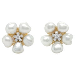 Boucles d'oreilles en or jaune 18 carats avec perles Keshi blanches des mers du Sud et diamants