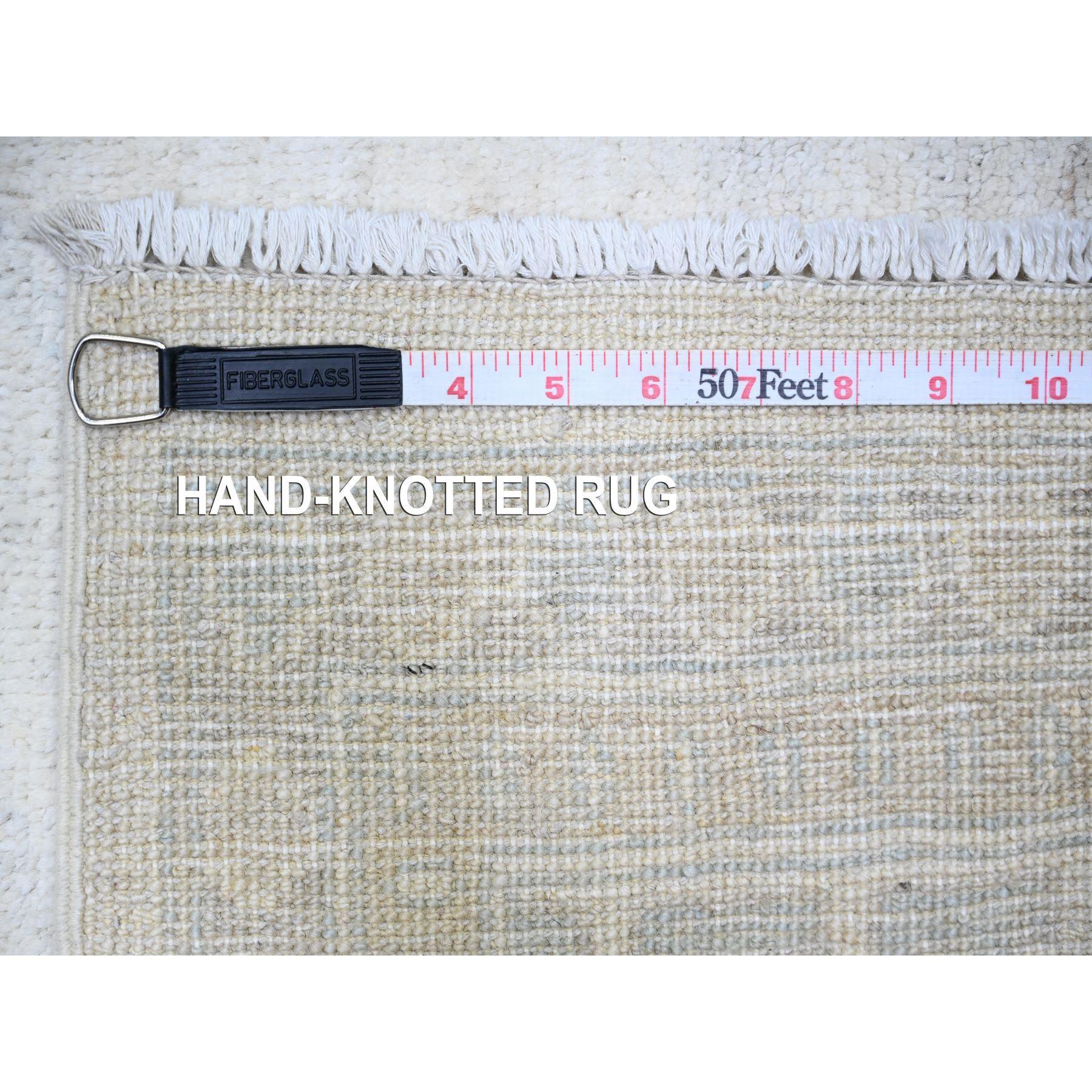 Tapis oriental Khotan à motif de grenades noué à la main 7'10