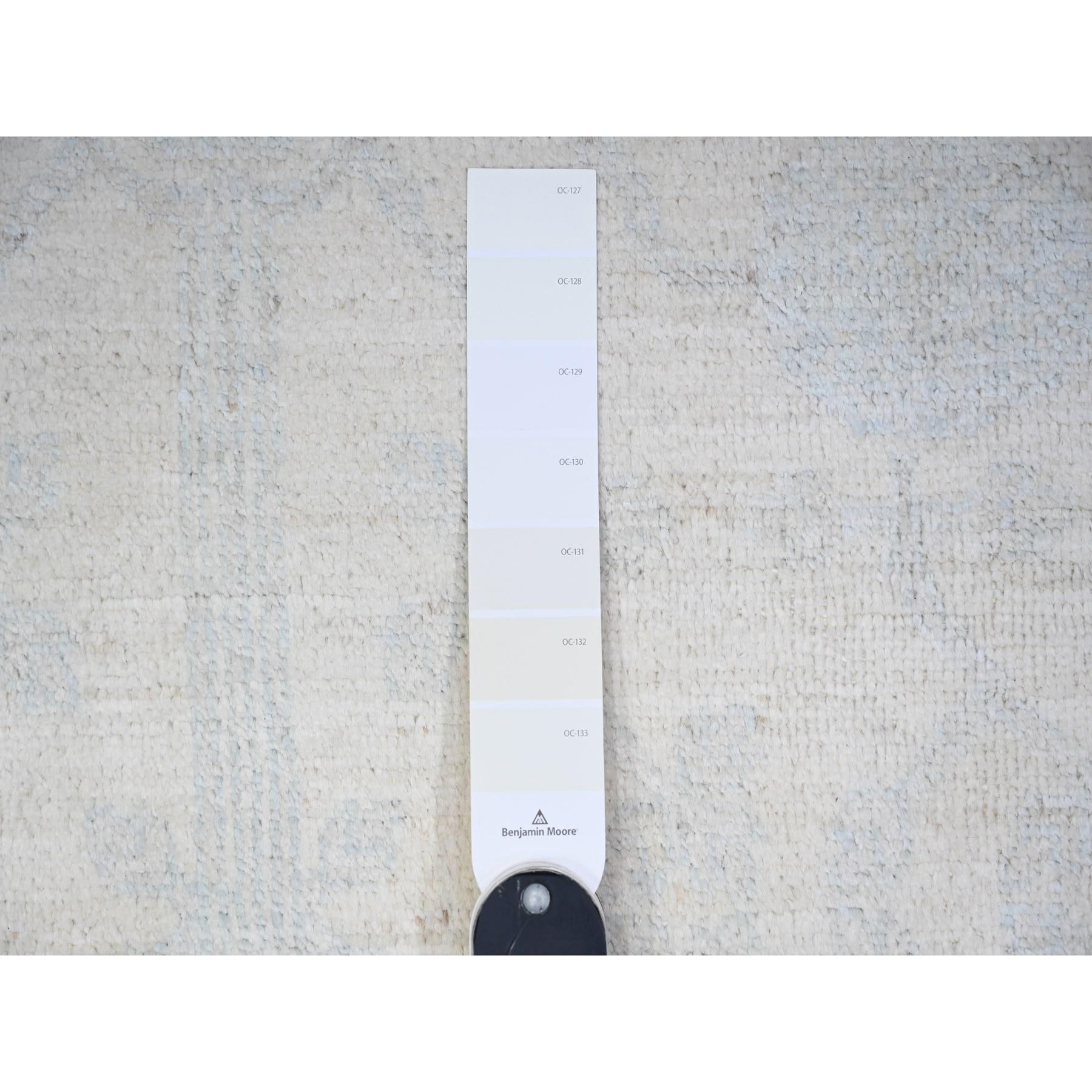 Tapis oriental Khotan à motif de grenades noué à la main 7'10