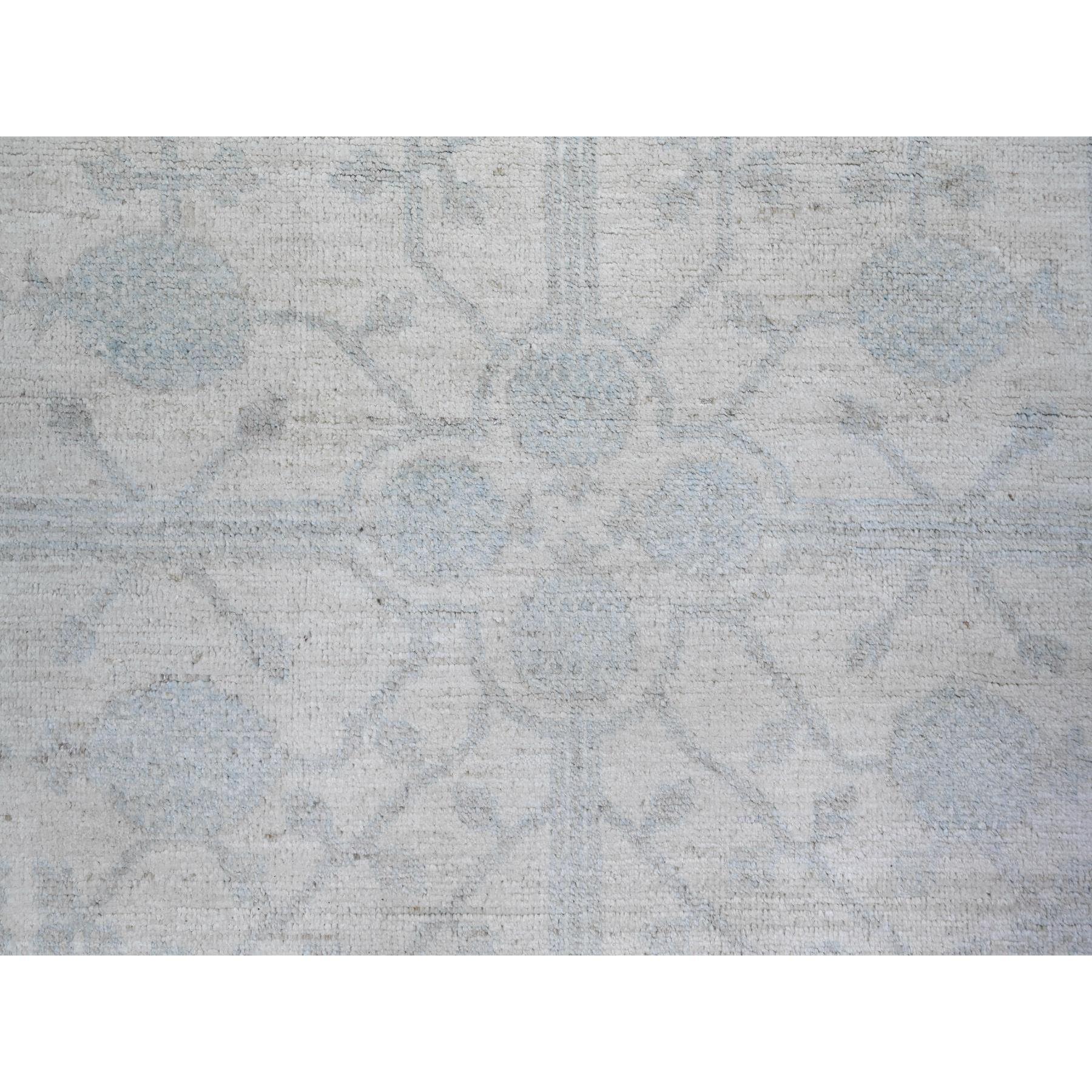 Tapis oriental Khotan à motif de grenades noué à la main 7'10