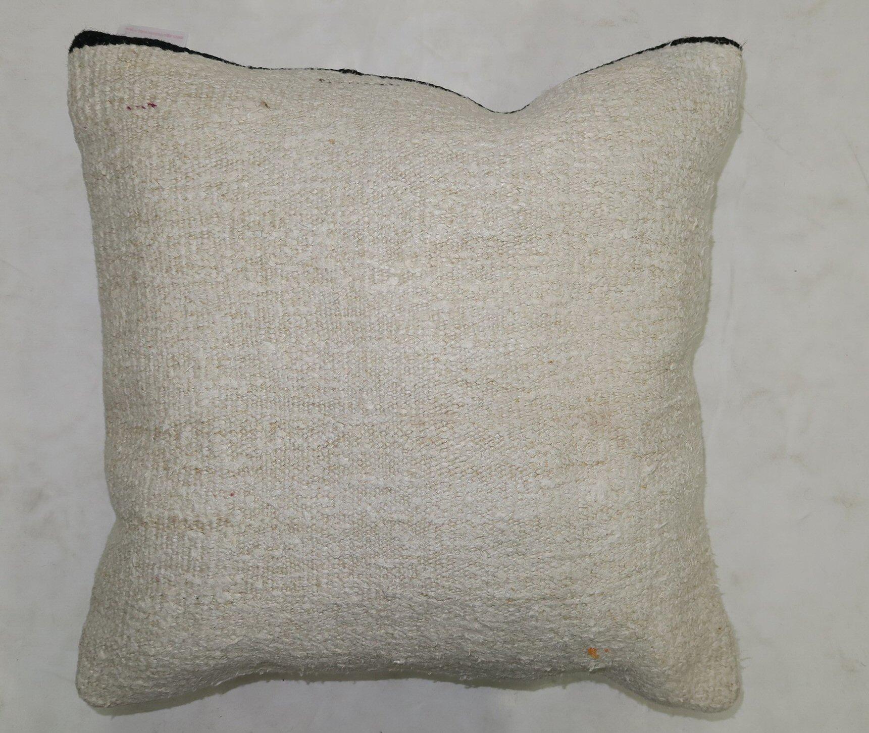Pillow made from modern Turkish Kilim in white. 1 end has a black stripe.

Measures: 19