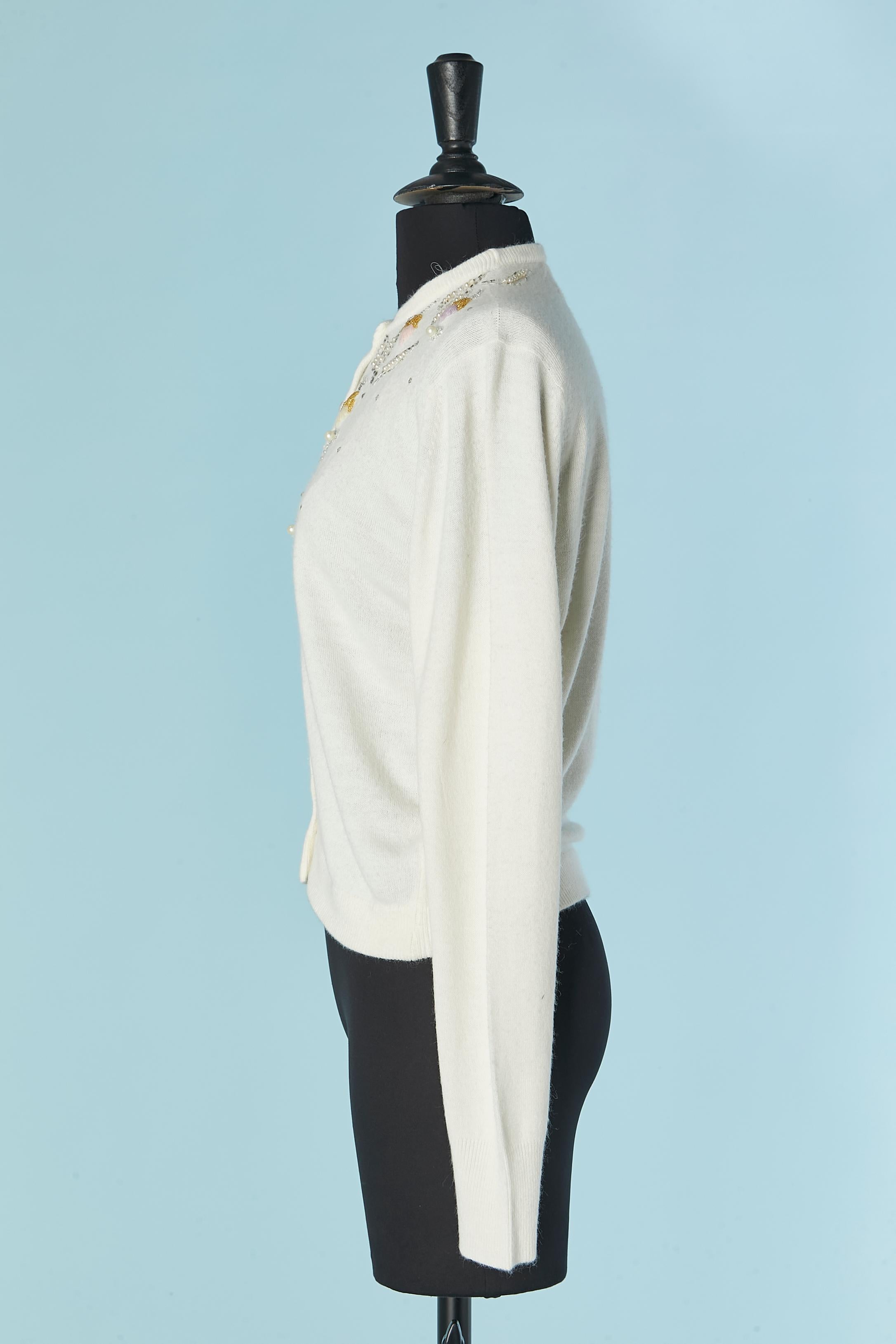 Weiße Strickjacke aus weißem Strick mit Perlen und Strass HUDDLESpun im Zustand „Hervorragend“ im Angebot in Saint-Ouen-Sur-Seine, FR