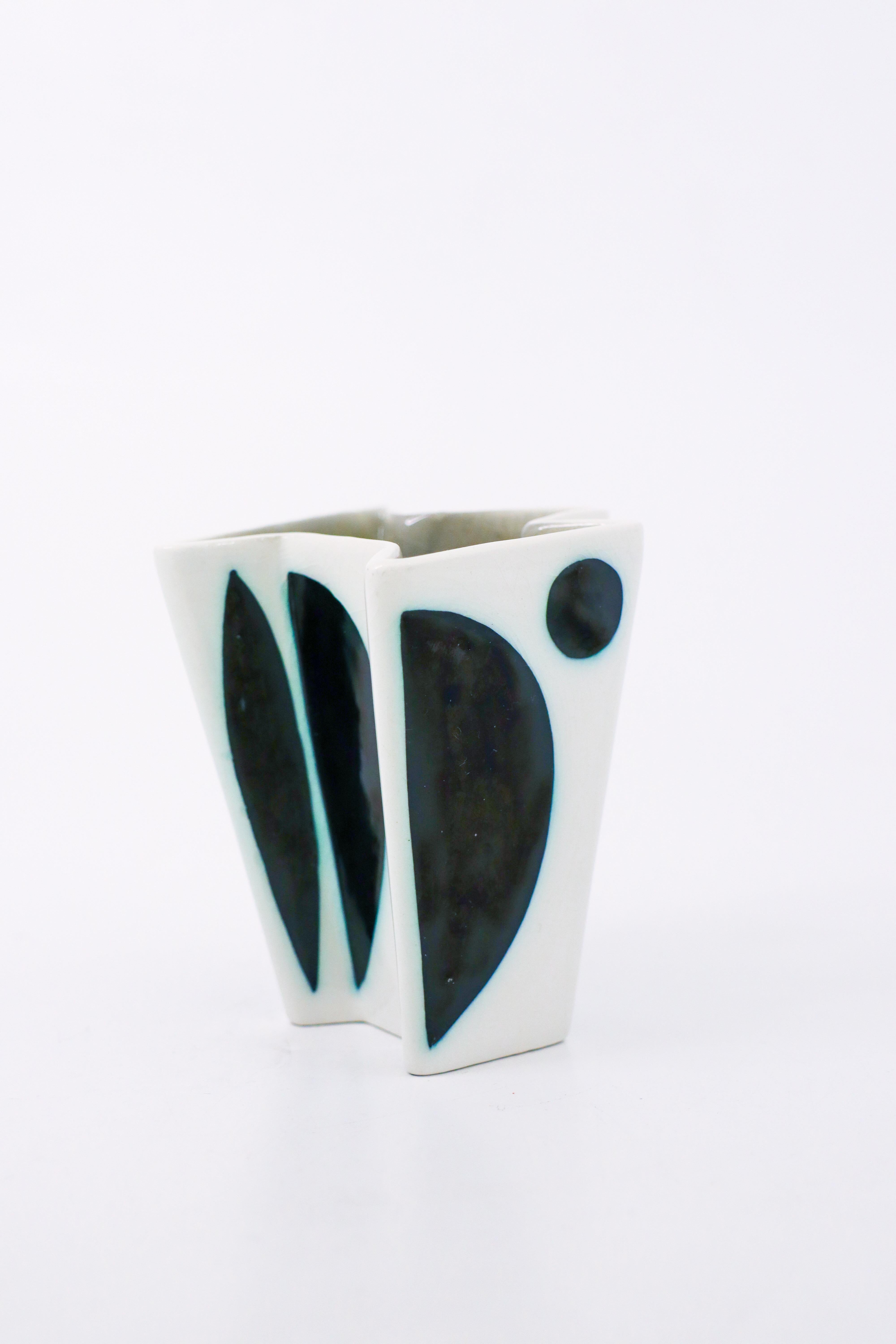 A porcelain vase designed by Carl-Harry Stålhane at Rörstrand in the 20th midcentury, the vase is of model 