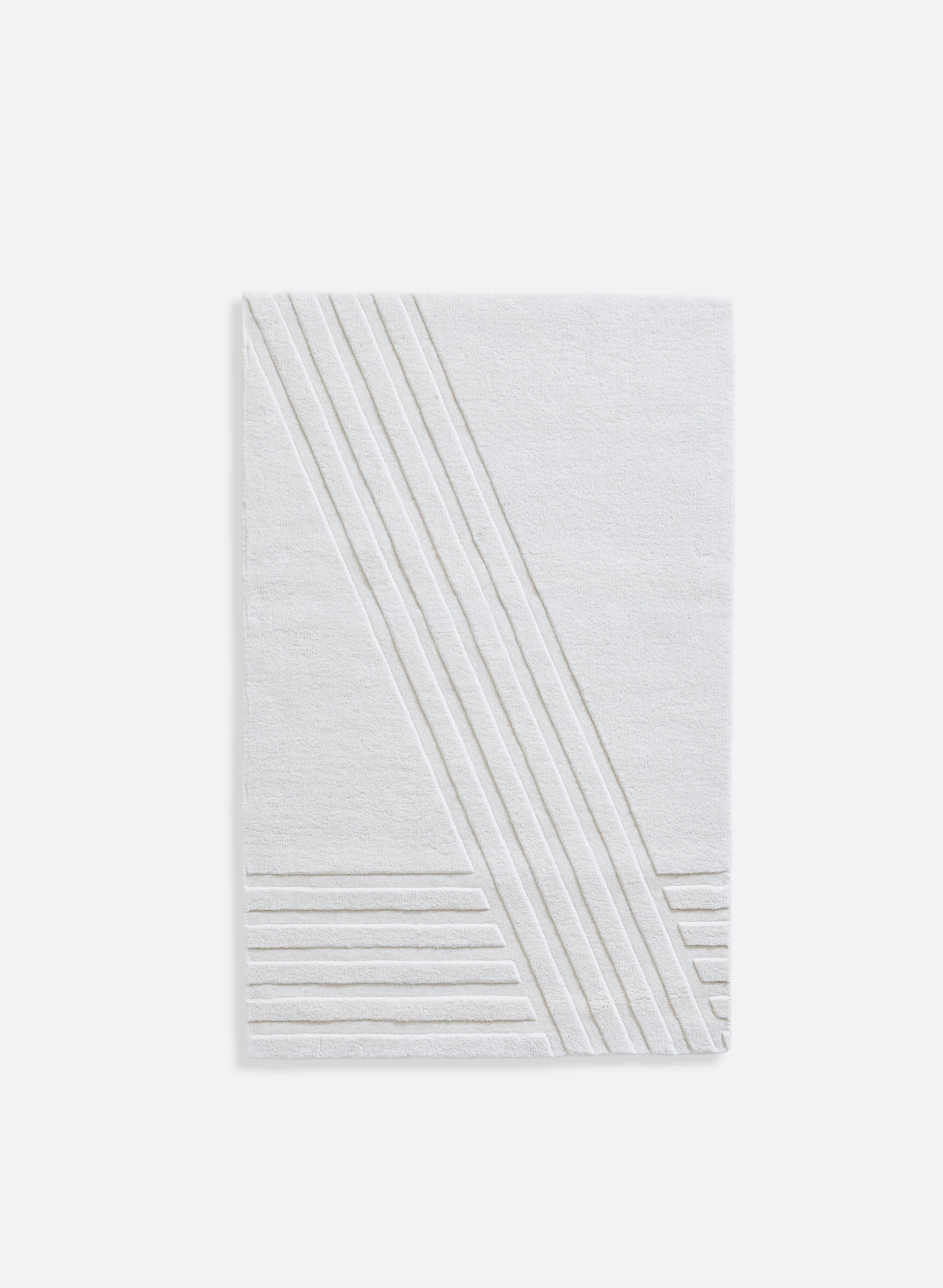 White Kyoto rug I by AD Miller.
Materials: 80% wool, 20% cotton.
Dimensions: W 90 x L 140 cm
Available in grey or off white.

The hand-tufted wool rug, Kyoto, takes its inspiration from the distinctive pattern found in traditional raked