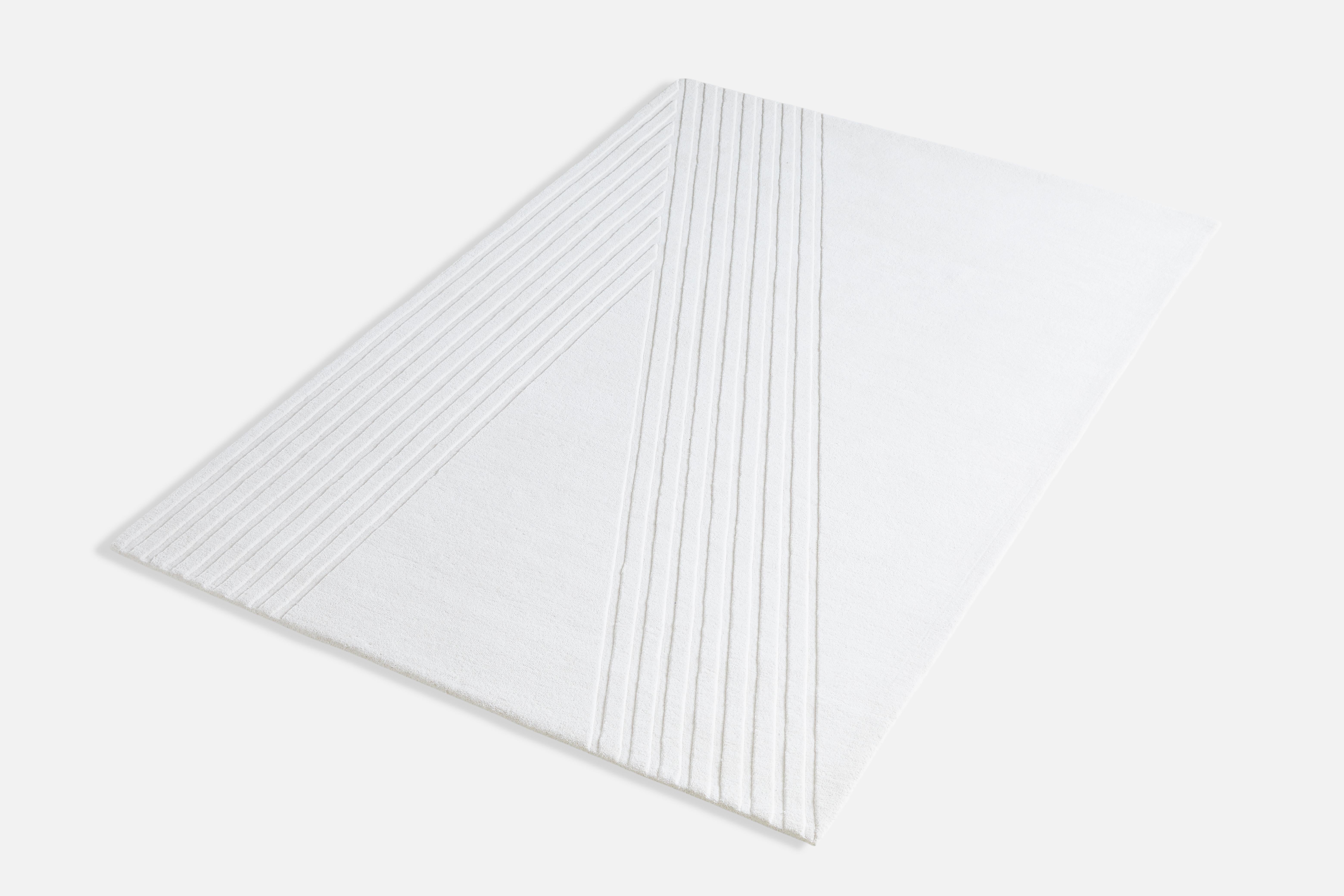 White Kyoto rug IV by AD Miller
Materials: 80% wool, 20% cotton.
Dimensions: W 200 x L 300 cm
Available in grey or off white.

The hand-tufted wool rug, Kyoto, takes its inspiration from the distinctive pattern found in traditional raked