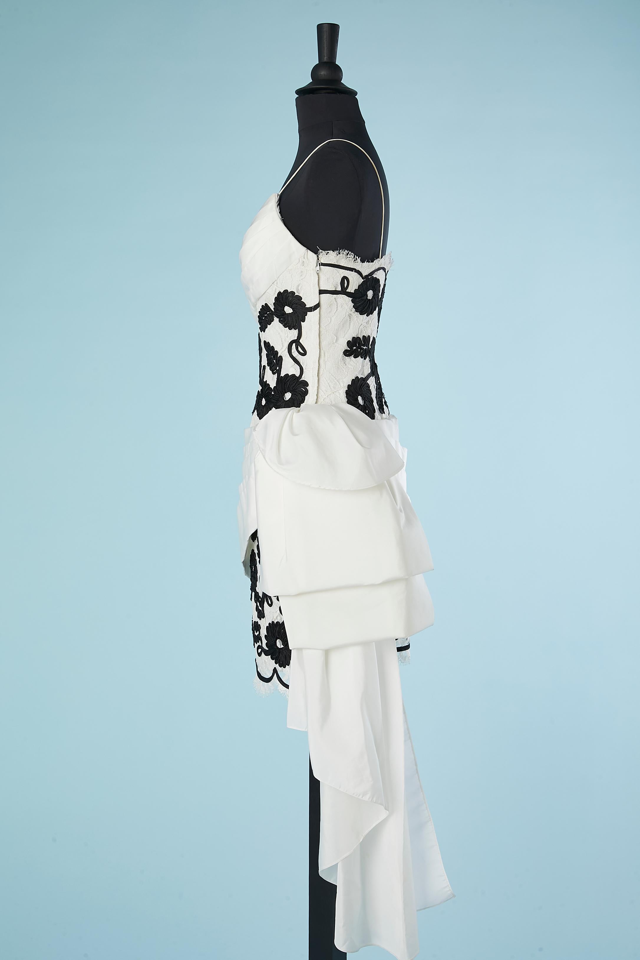 Robe de cocktail en dentelle blanche avec fleurs noires  Victor Costa Lillie Rubin  Pour femmes en vente