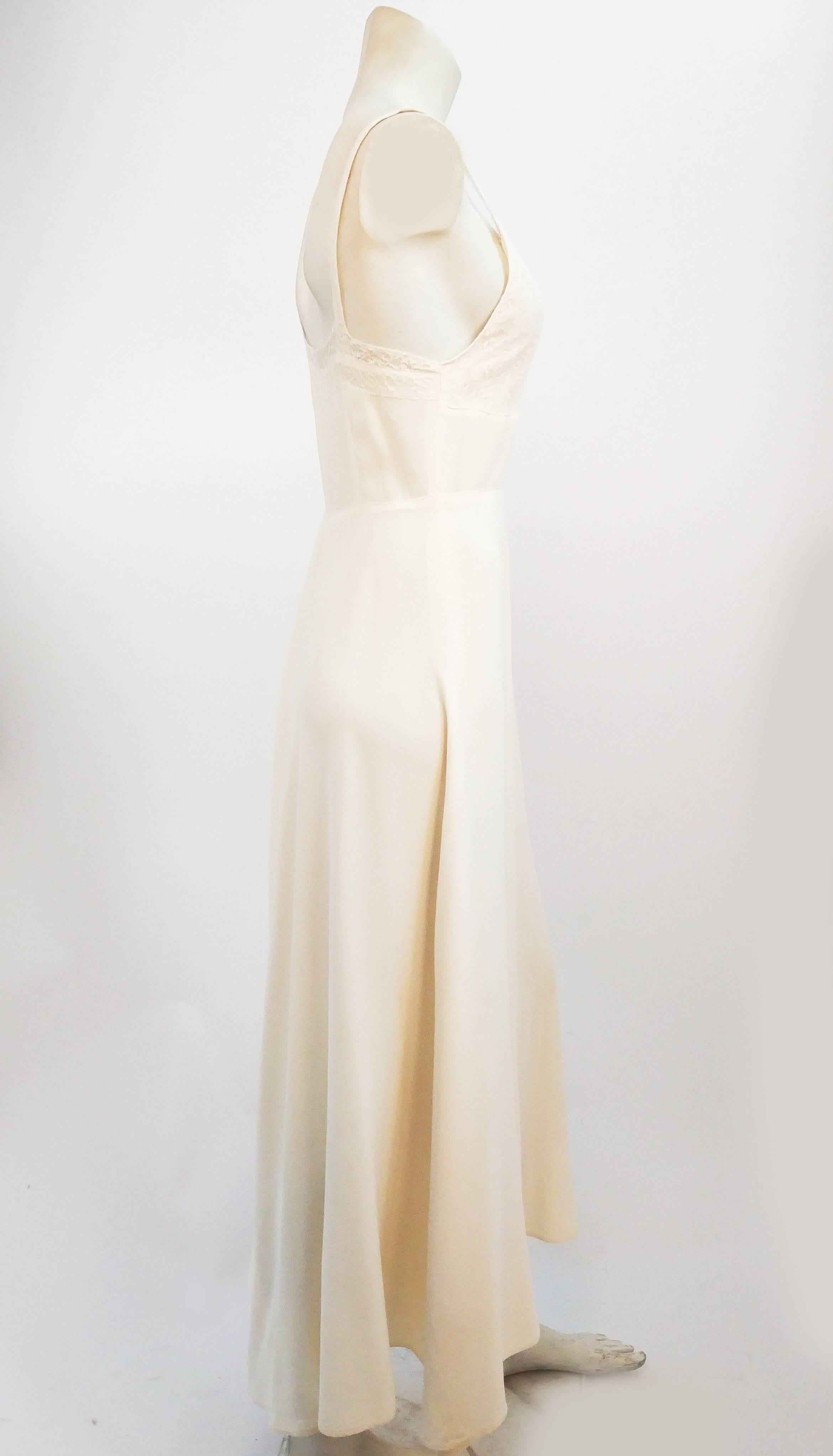 Marron Robe à bretelles en dentelle blanche, années 1930 en vente