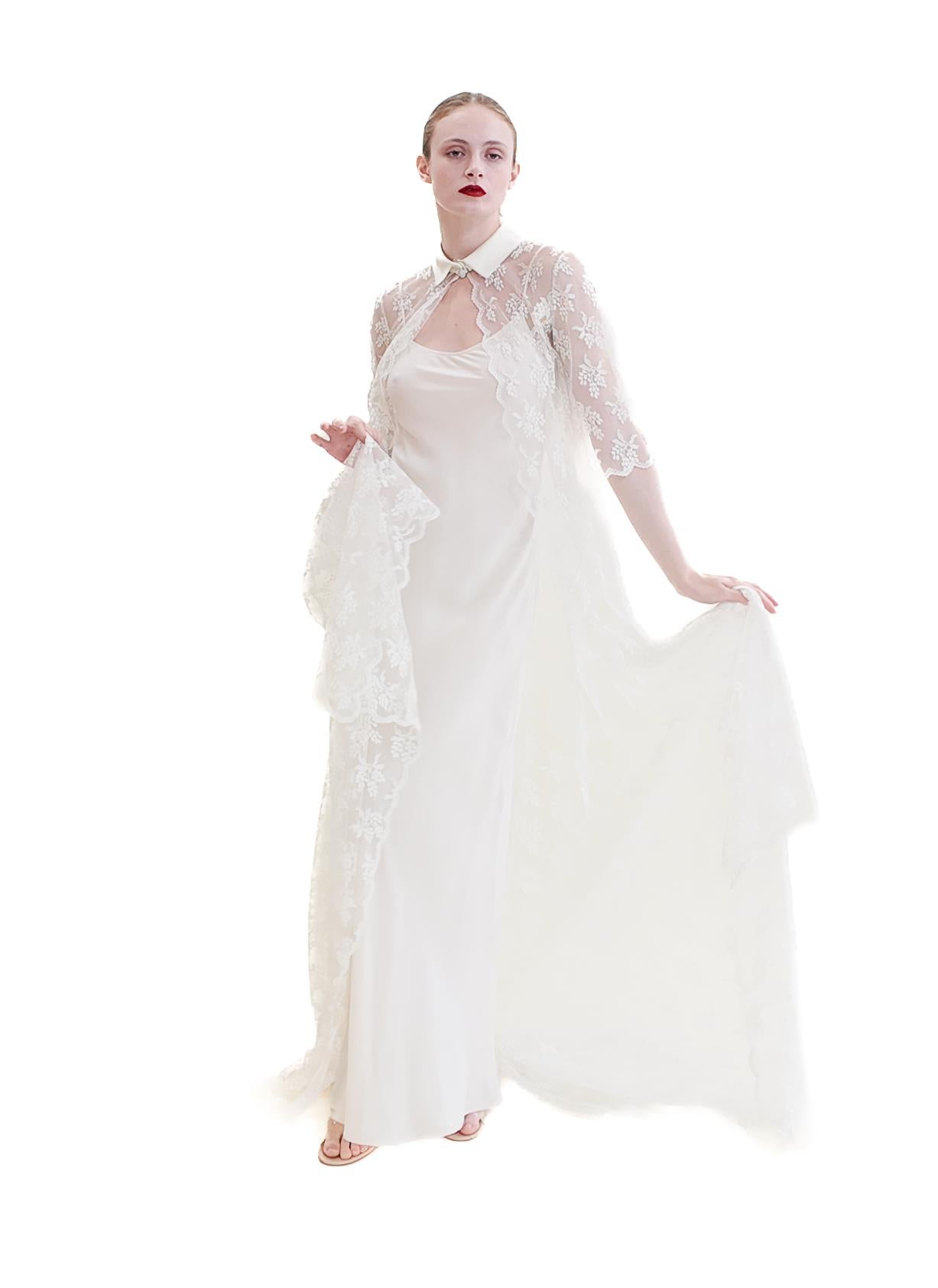 White Lace Duster With Long Train In Good Condition For Sale In Los Angeles, CA