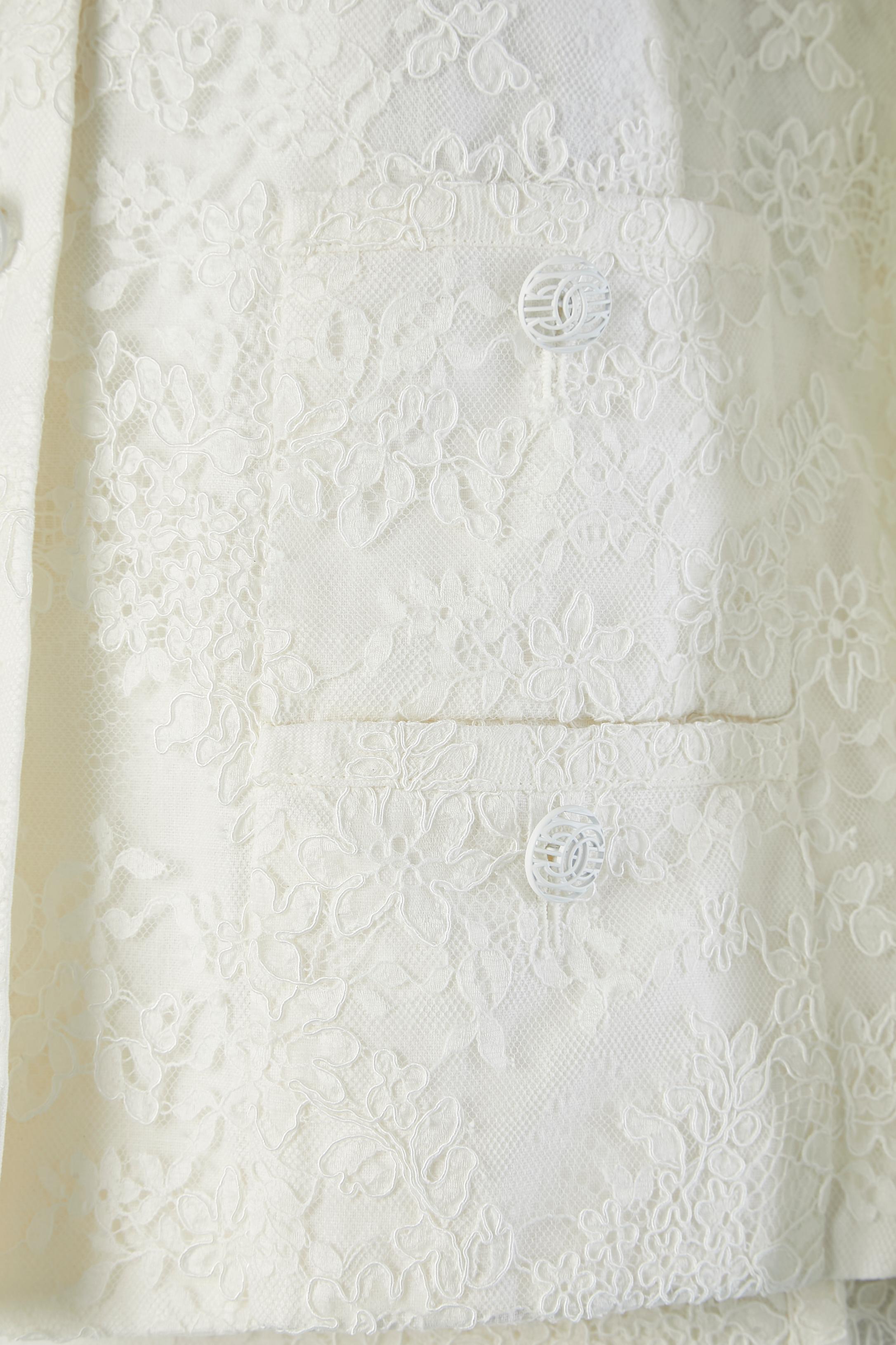 Weißer spitzenbestickter Hochzeitsrock Anzug Chanel Couture  im Zustand „Hervorragend“ im Angebot in Saint-Ouen-Sur-Seine, FR