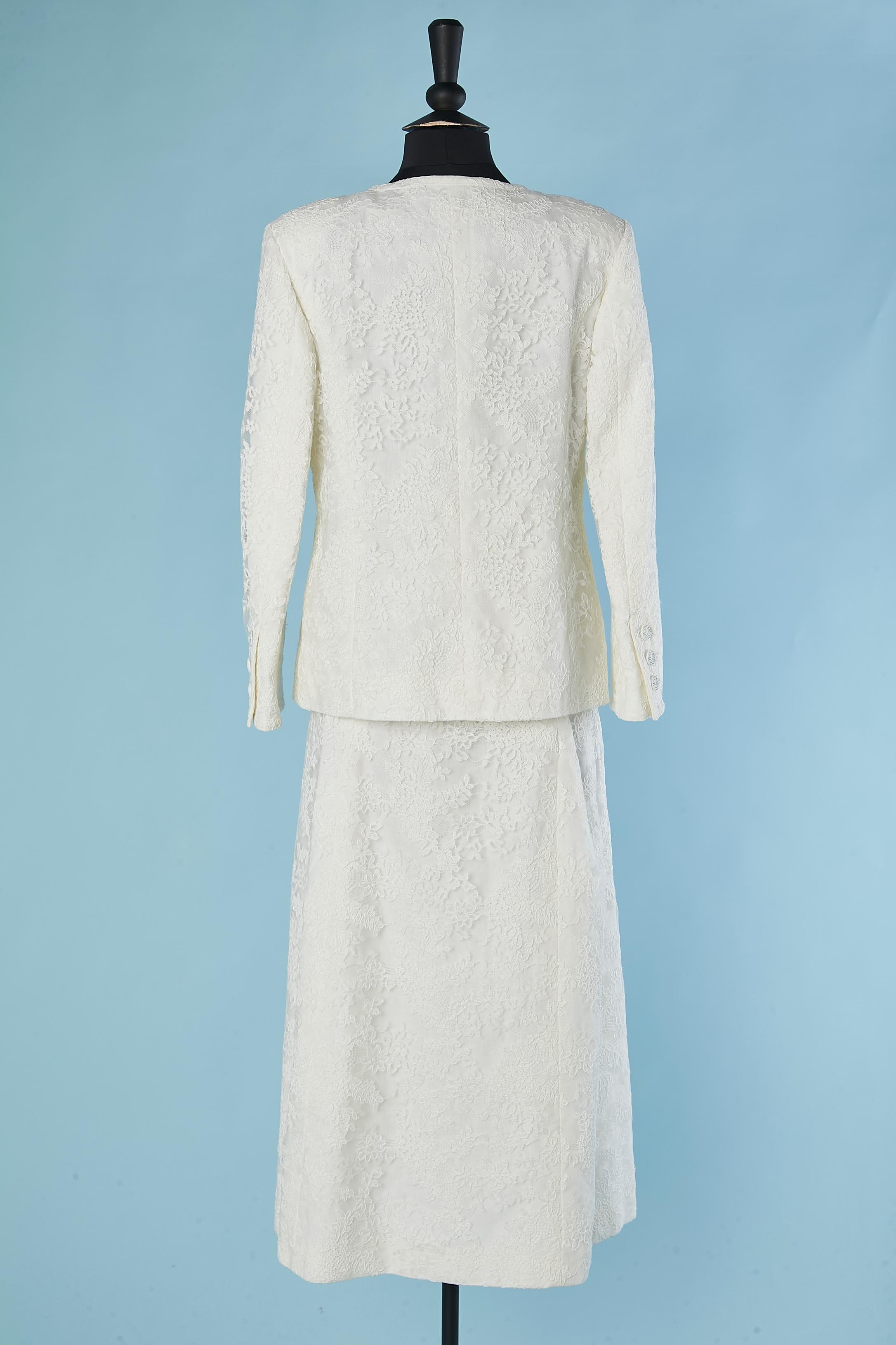 Weißer spitzenbestickter Hochzeitsrock Anzug Chanel Couture  im Angebot 4
