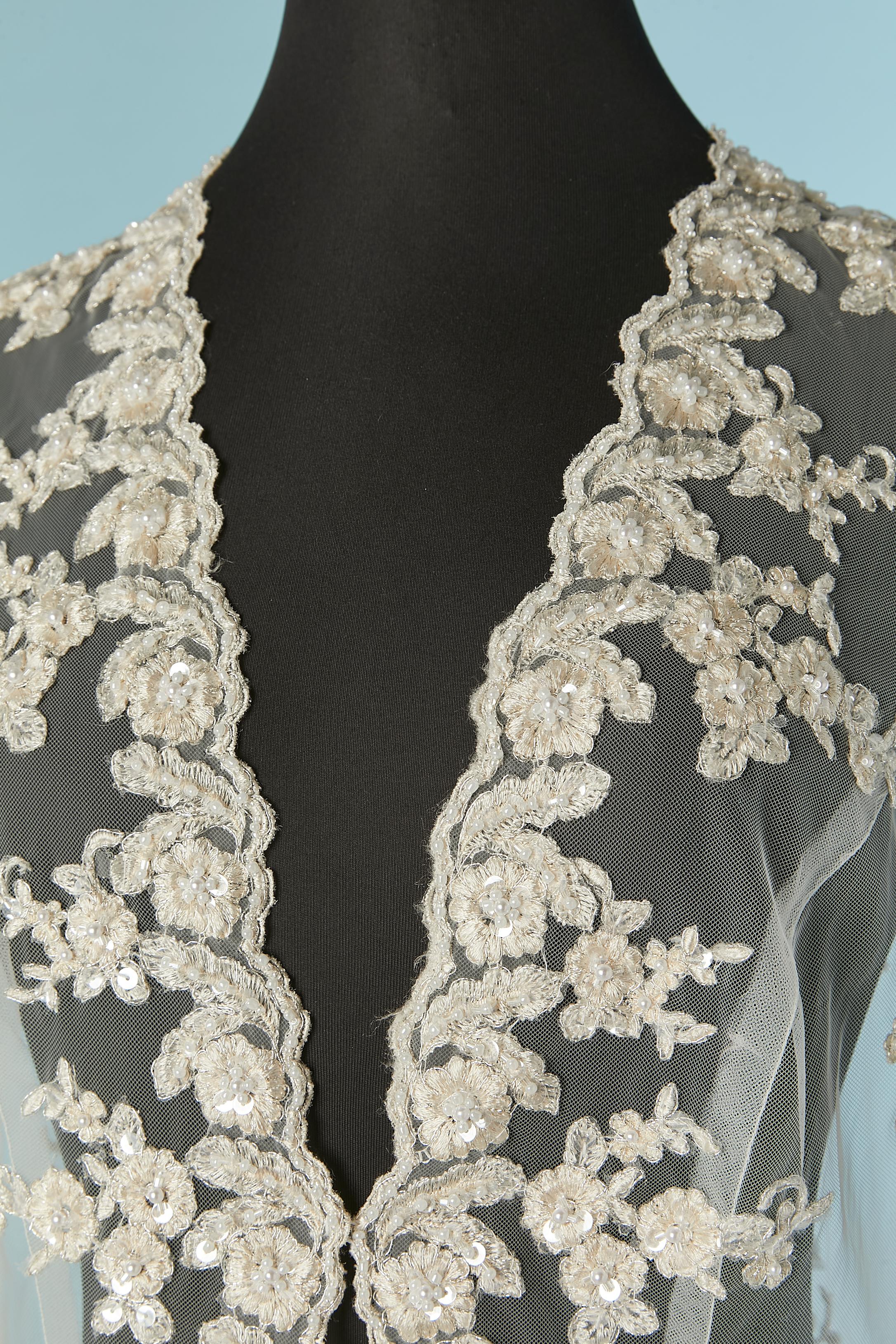 Grigio Cappotto da sposa in pizzo bianco con ricami e tulle con strascico
