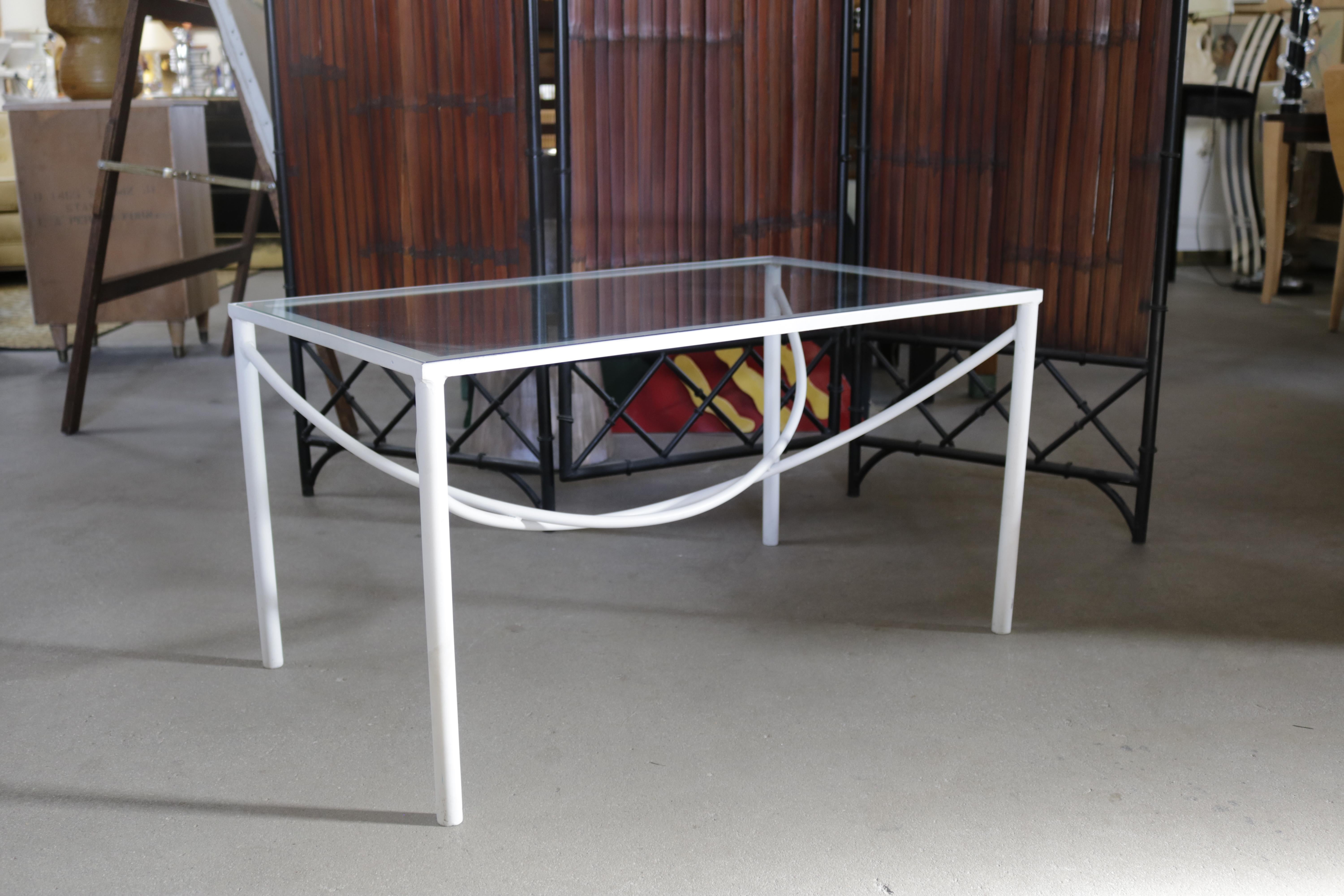 White Lacquer and Bent Steel Coffee Table (Moderne der Mitte des Jahrhunderts)