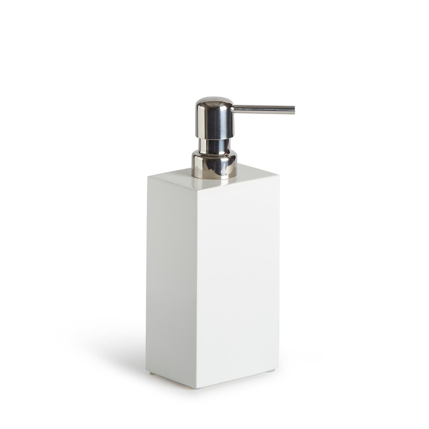 White Lacquer Bath Set In New Condition In New York, NY